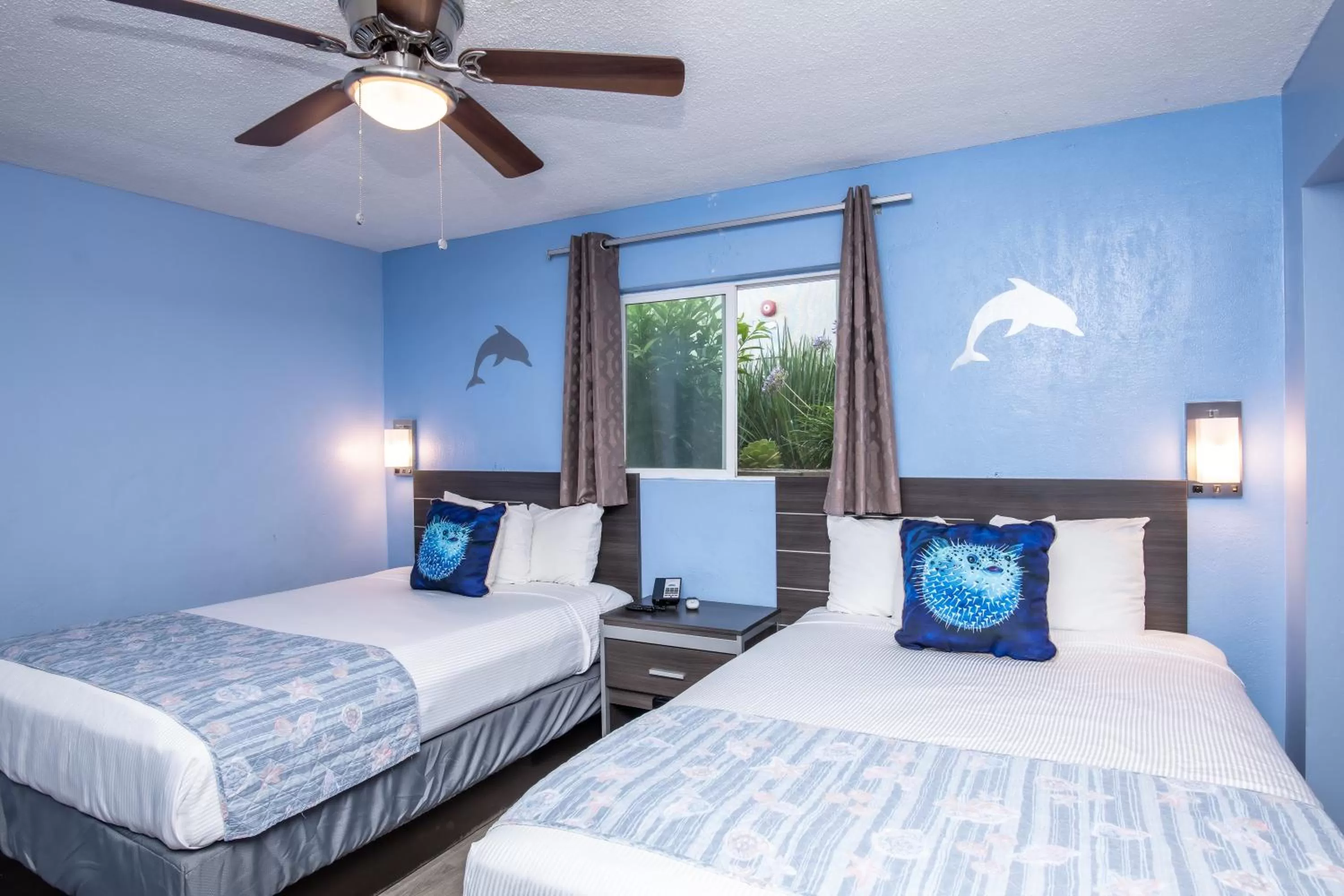 Bed in Aqua Breeze Inn