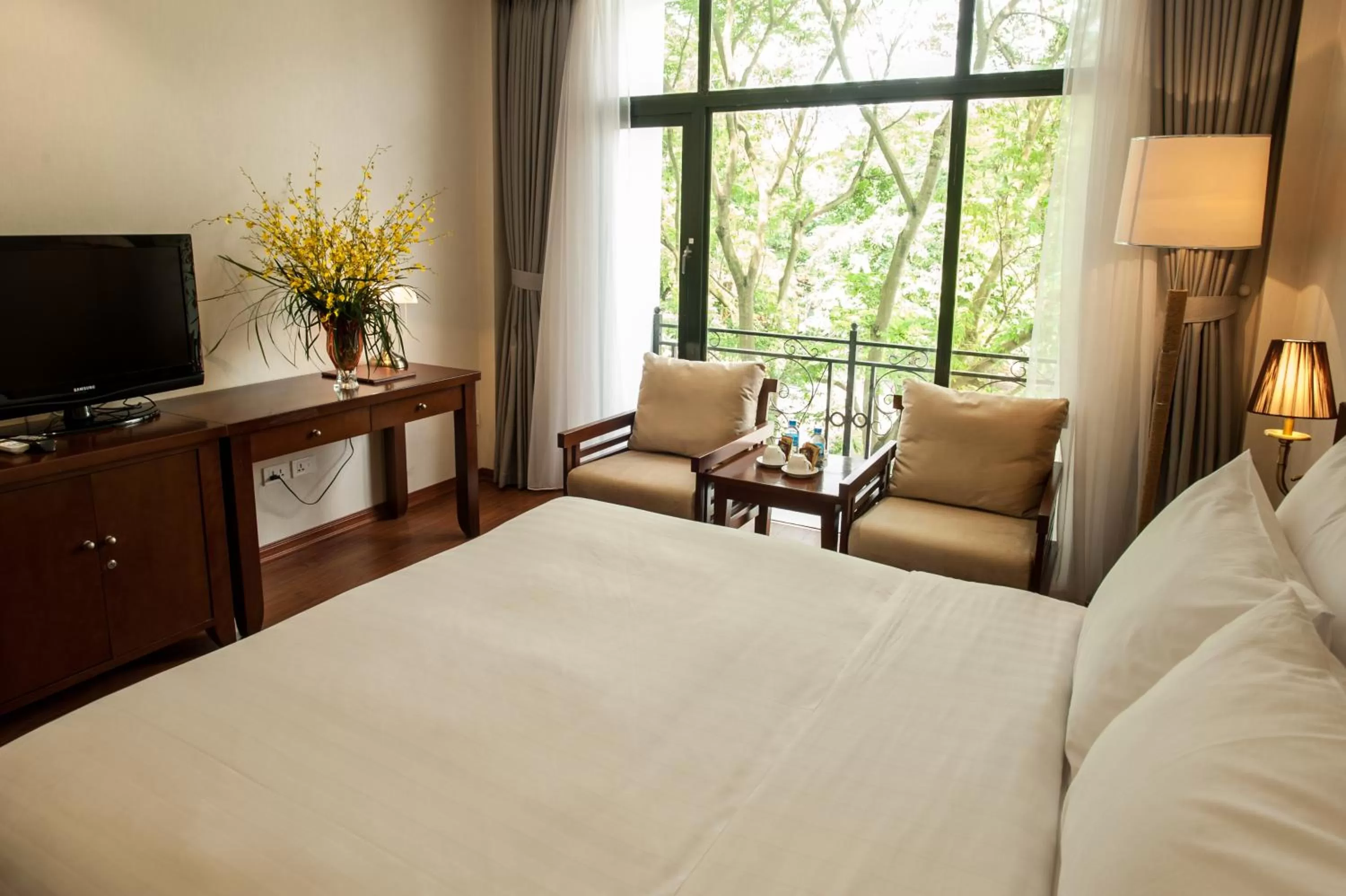 Bedroom, Room Photo in Mon Regency Hotel