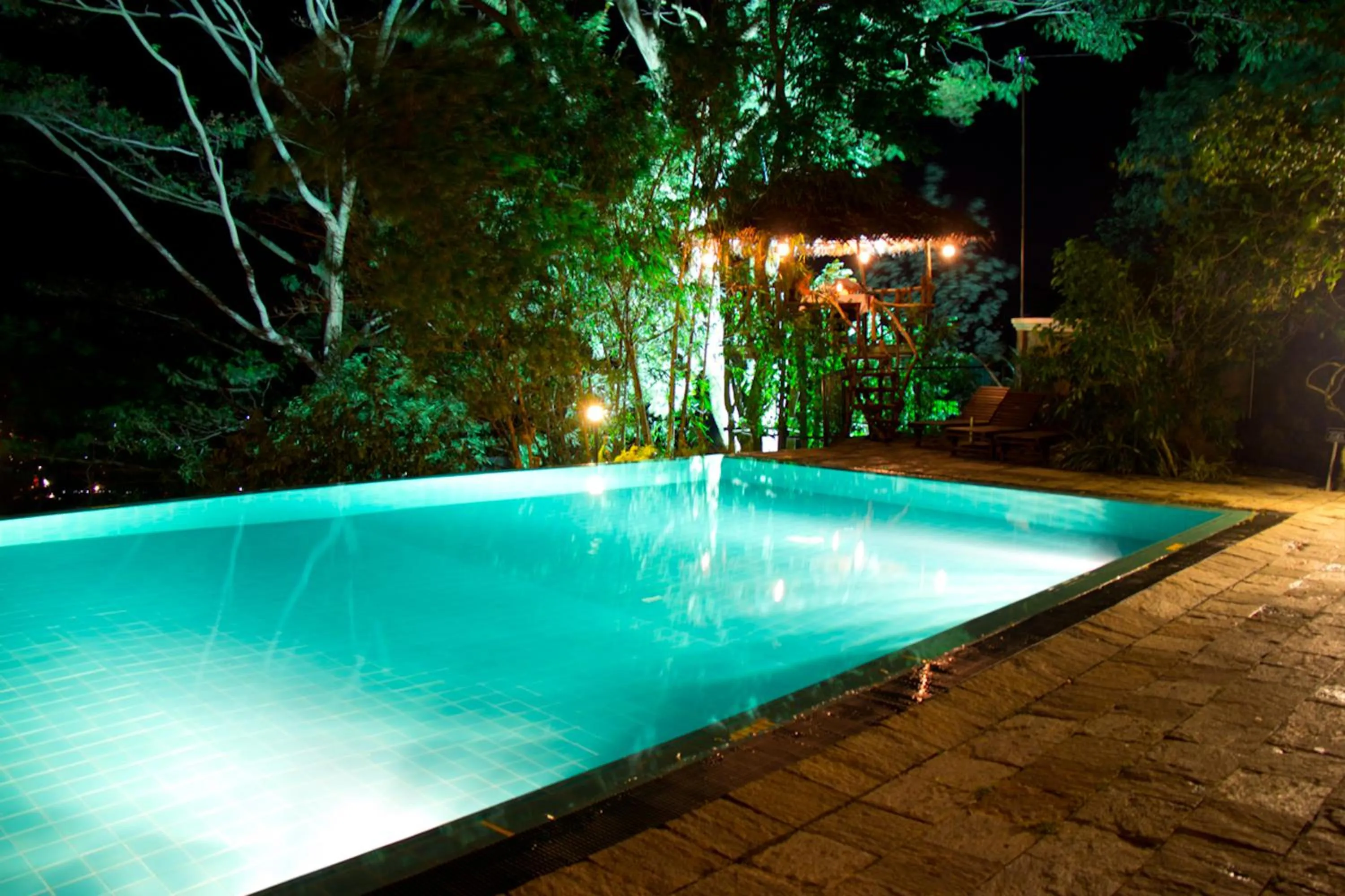 Night in Randholee Resort & Spa