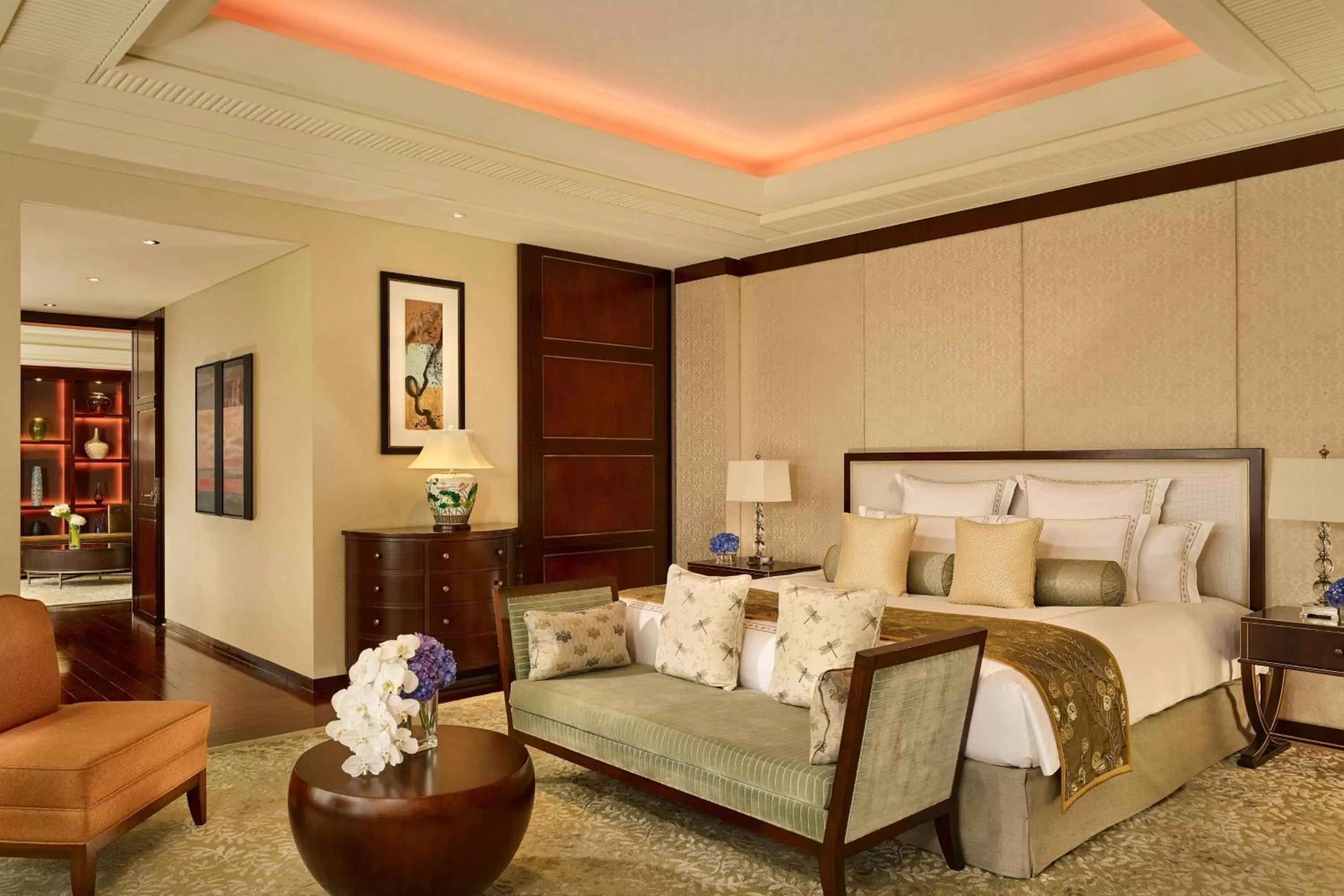 Photo of the whole room, Bed in The Ritz-Carlton, Shenzhen