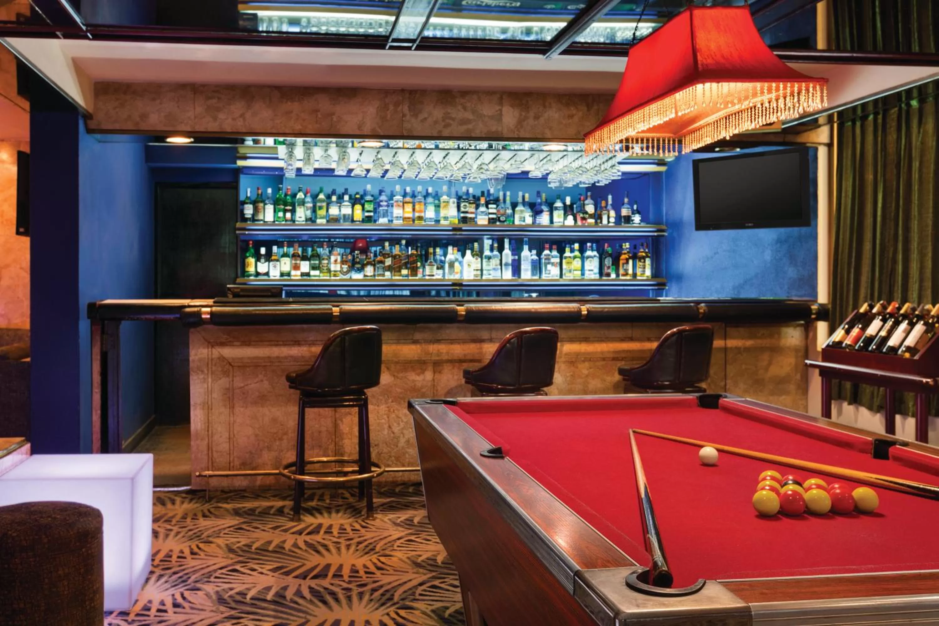 Lounge or bar in Ramada Colombo