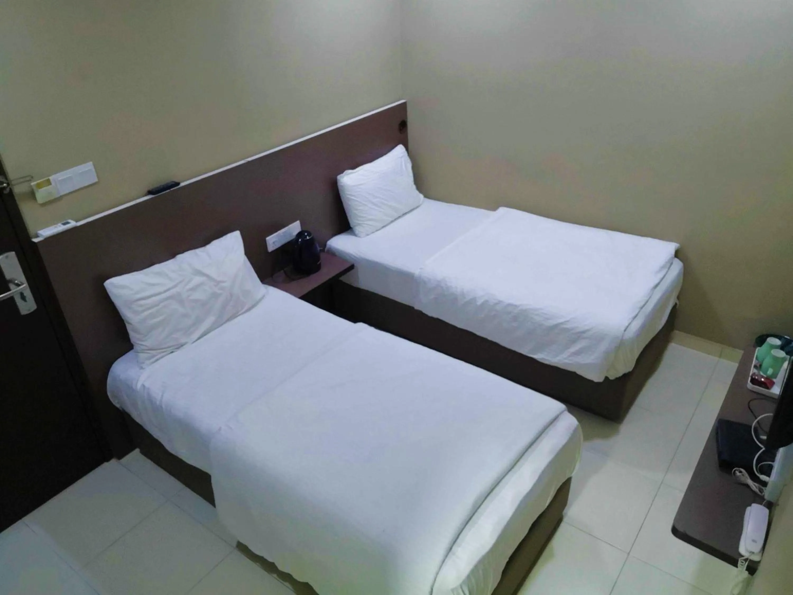 Bedroom, Bed in Tropika Garden Hotel Kulai