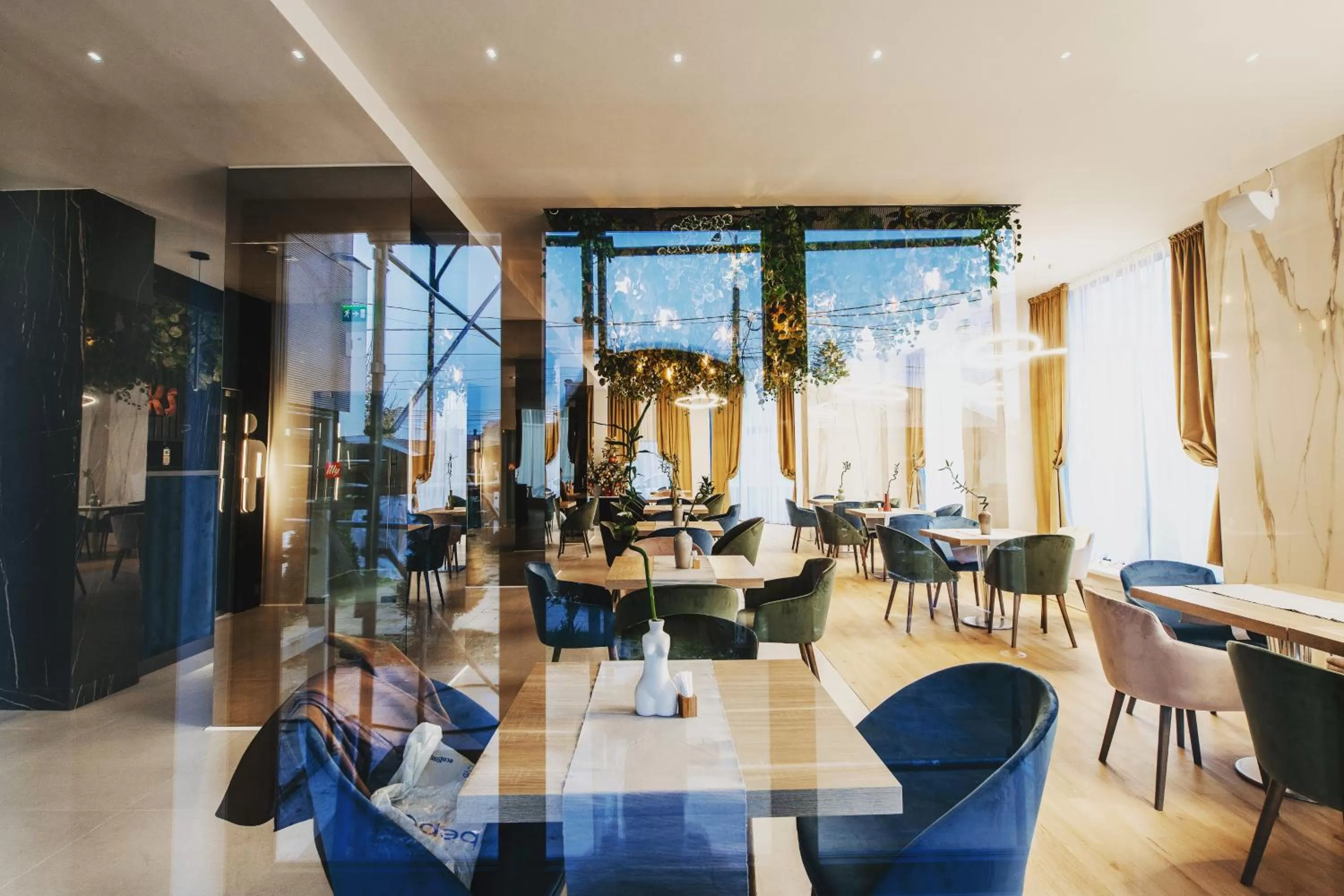 Restaurant/places to eat in Hotel Clipa