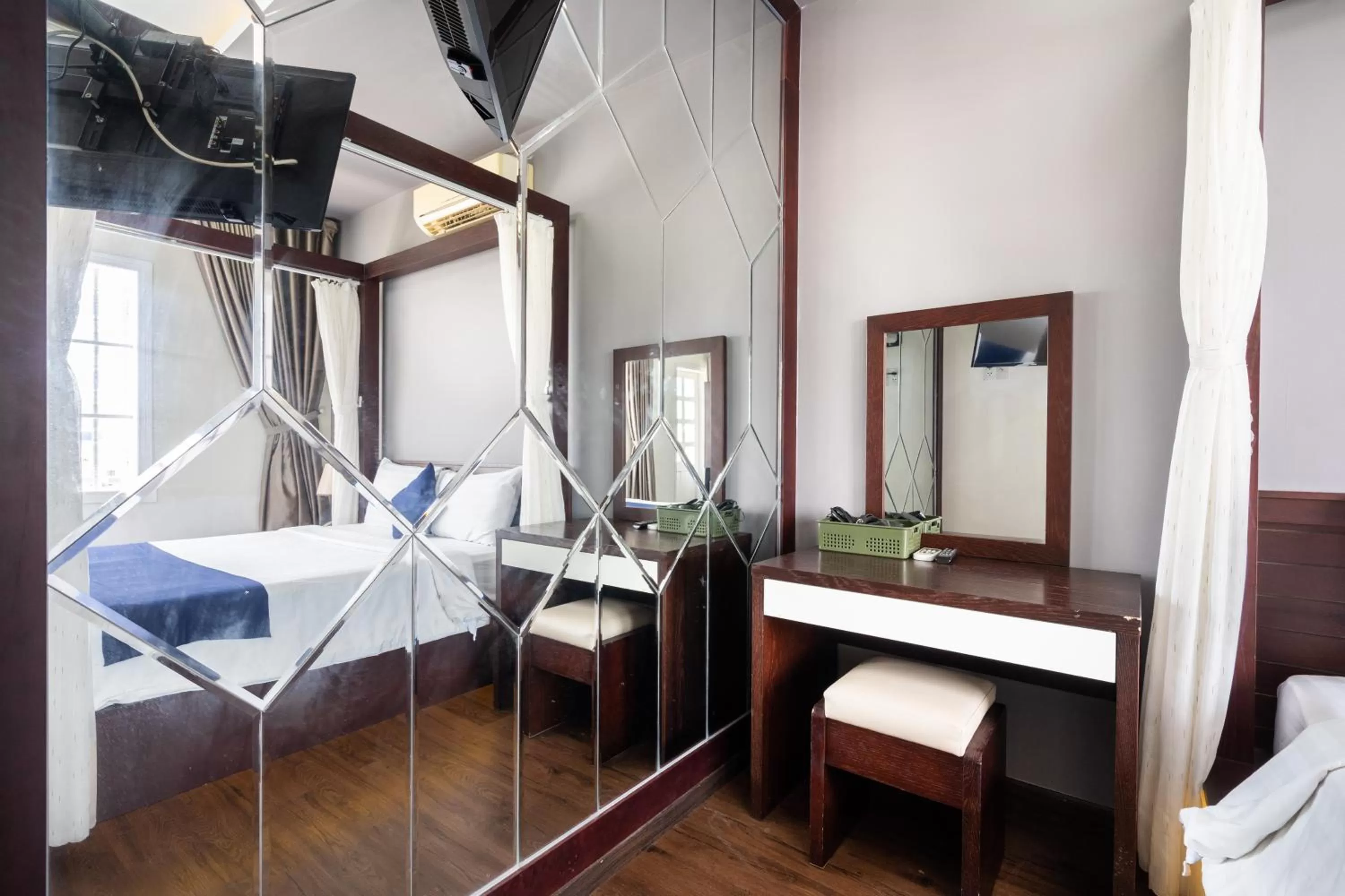 Photo of the whole room in Central Hotel by Joi Hospitality