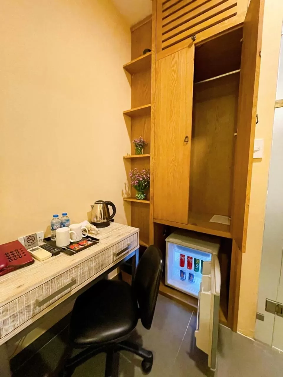 Ipeace Hotel - Bùi Viện Walking Street