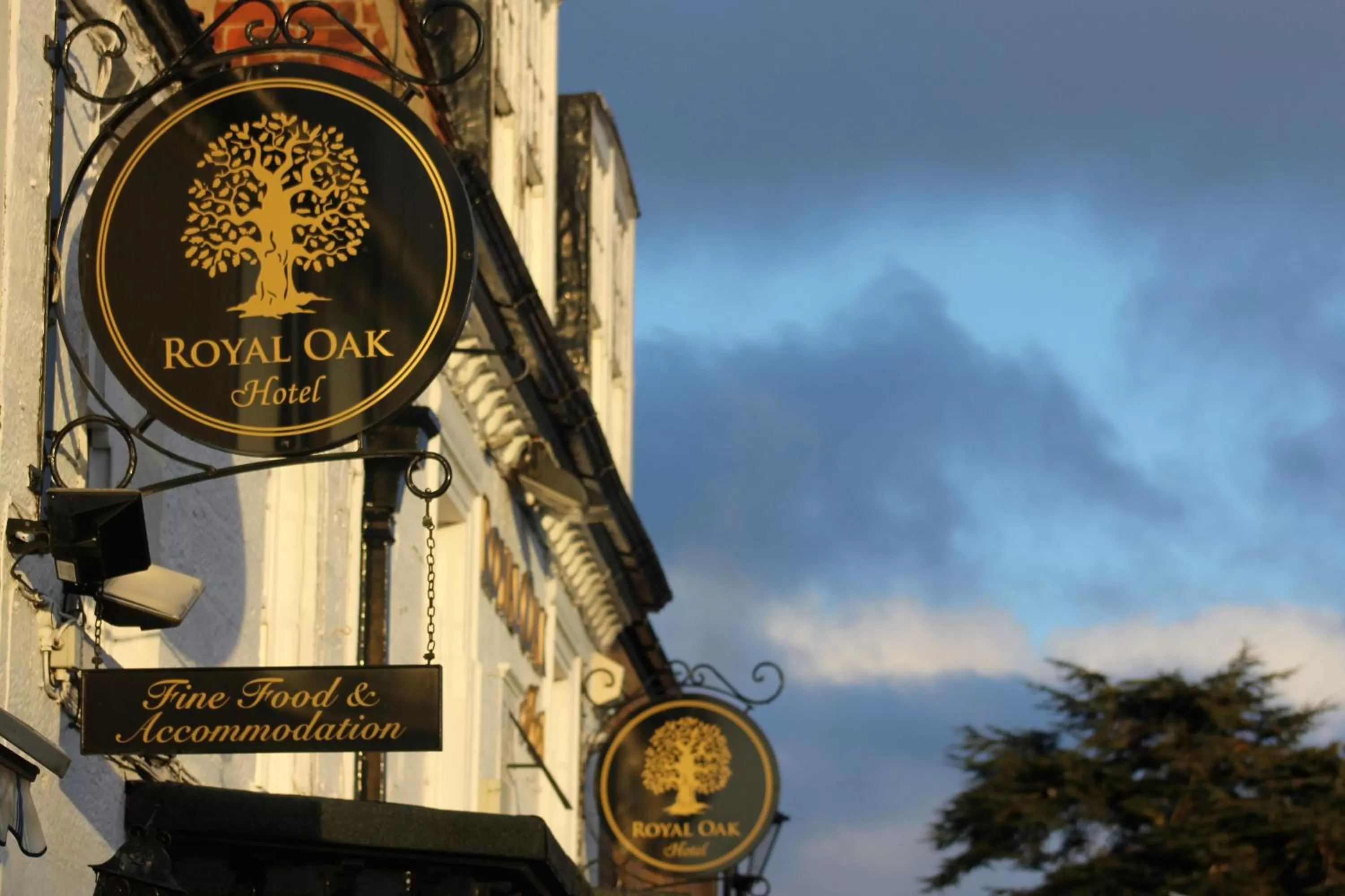 Facade/entrance, Property Logo/Sign in Royal Oak Hotel
