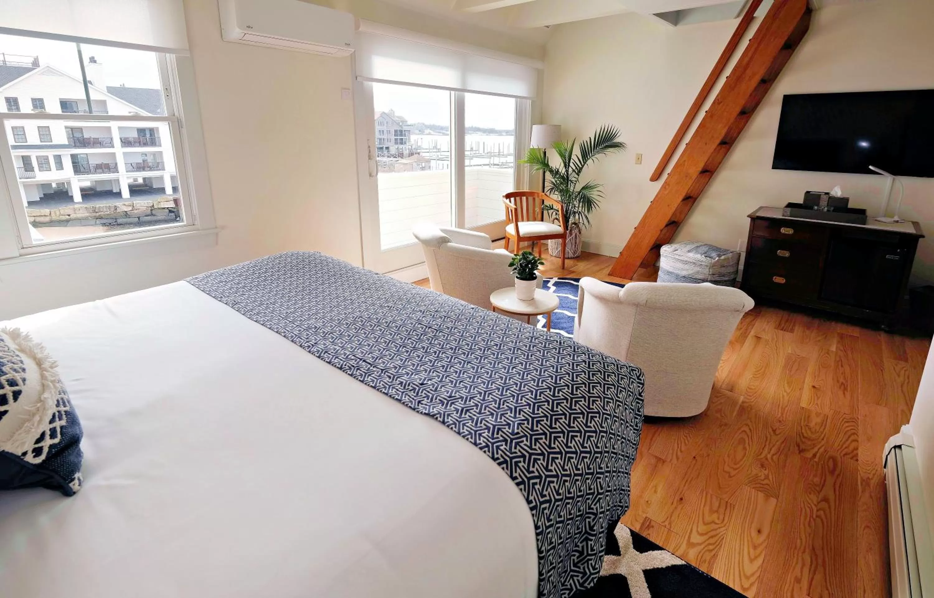 Bedroom, Bed in Harborside Inn