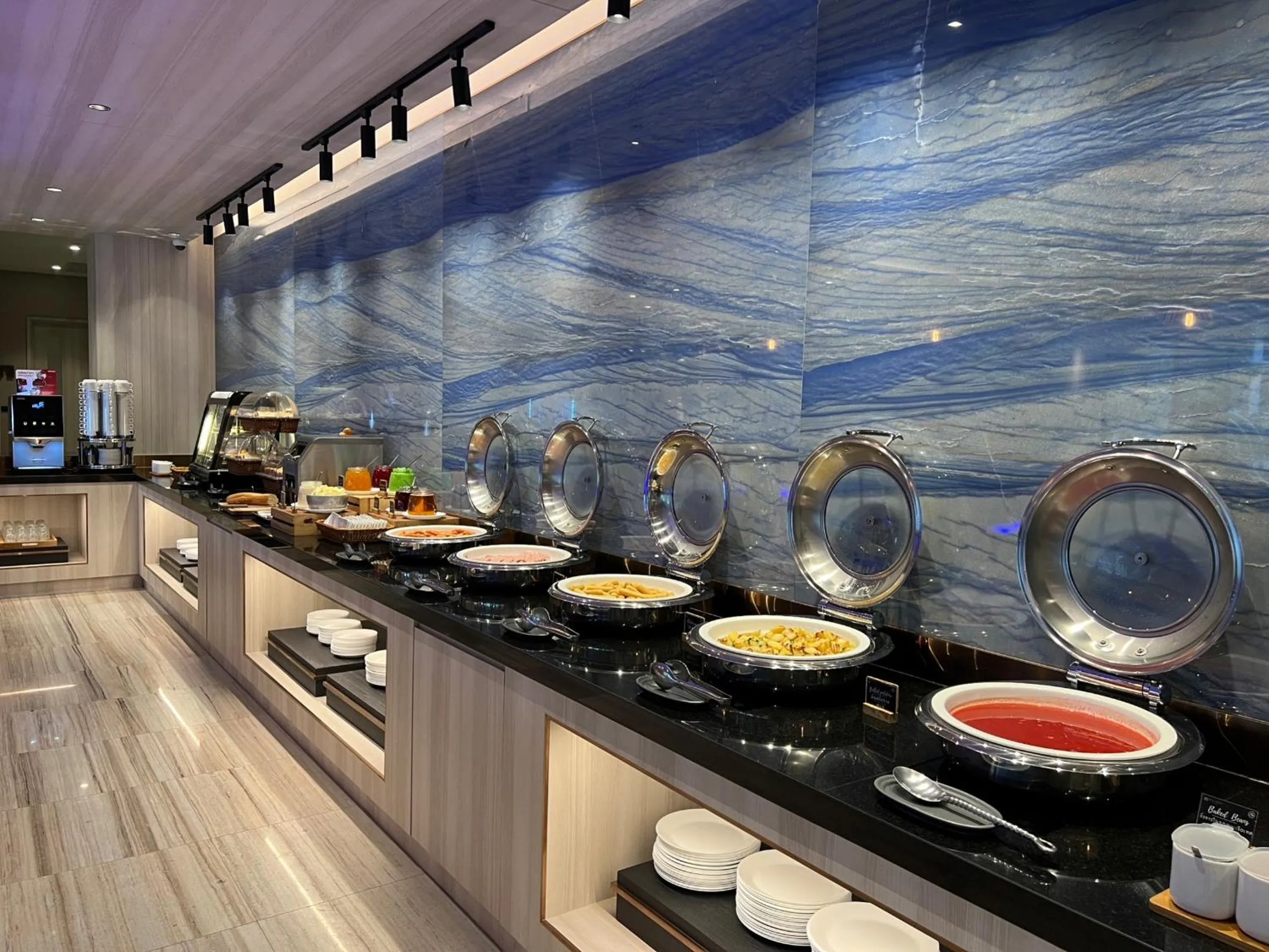 Food and drinks in Fifth Pattaya Jomtien By Shiwalai Int