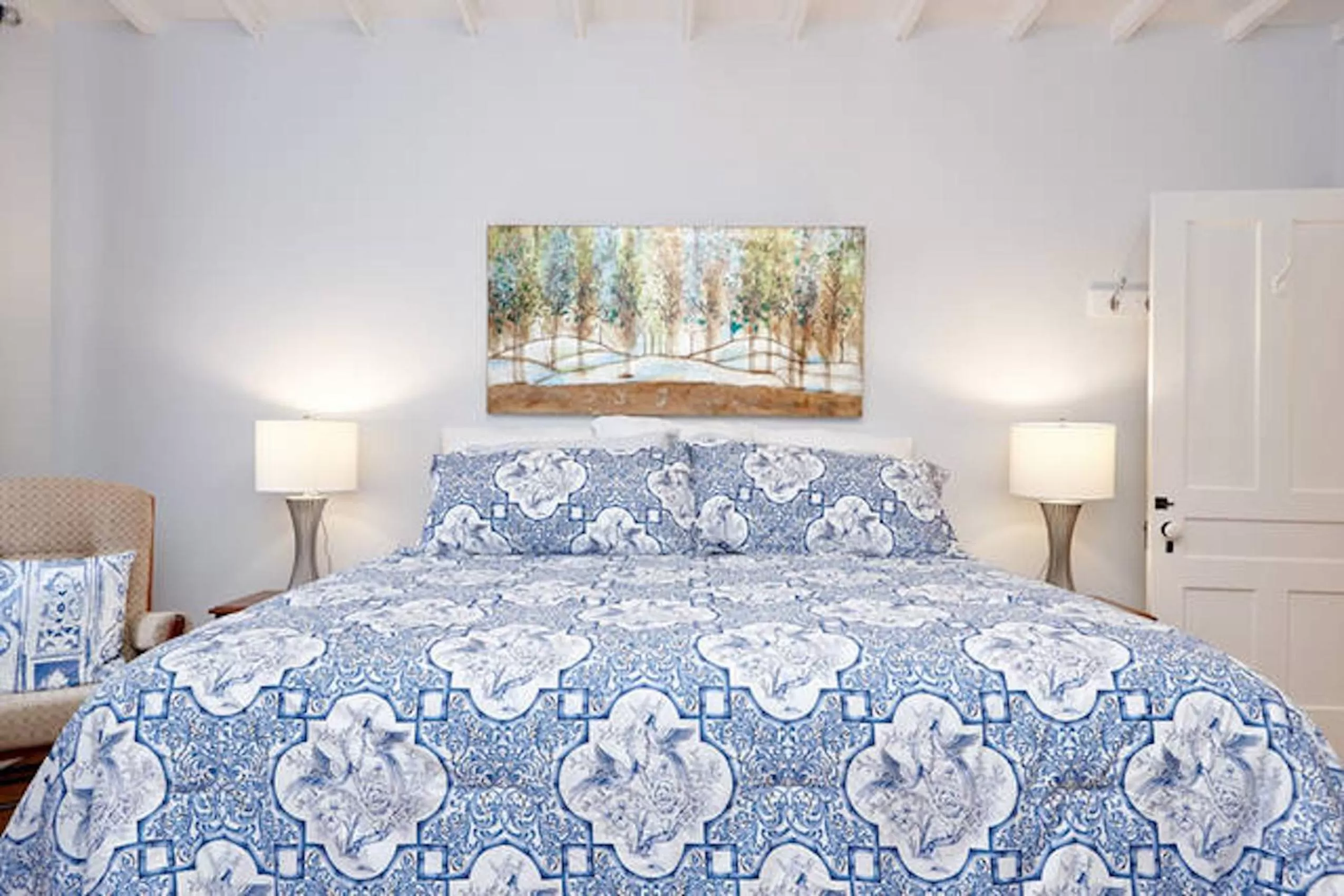 Bedroom, Bed in Cheltenham Suites