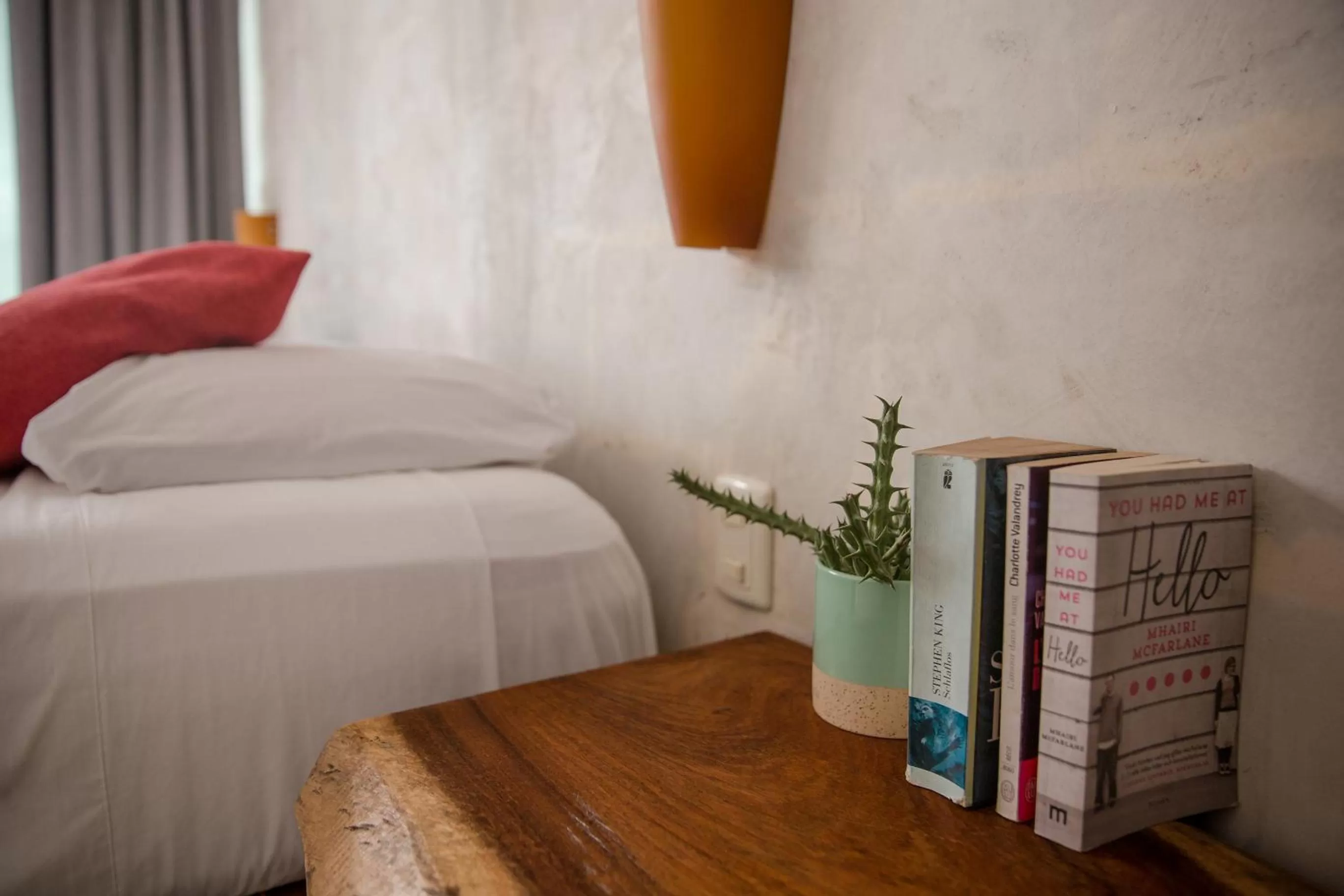 Library, Bed in Villas H2O