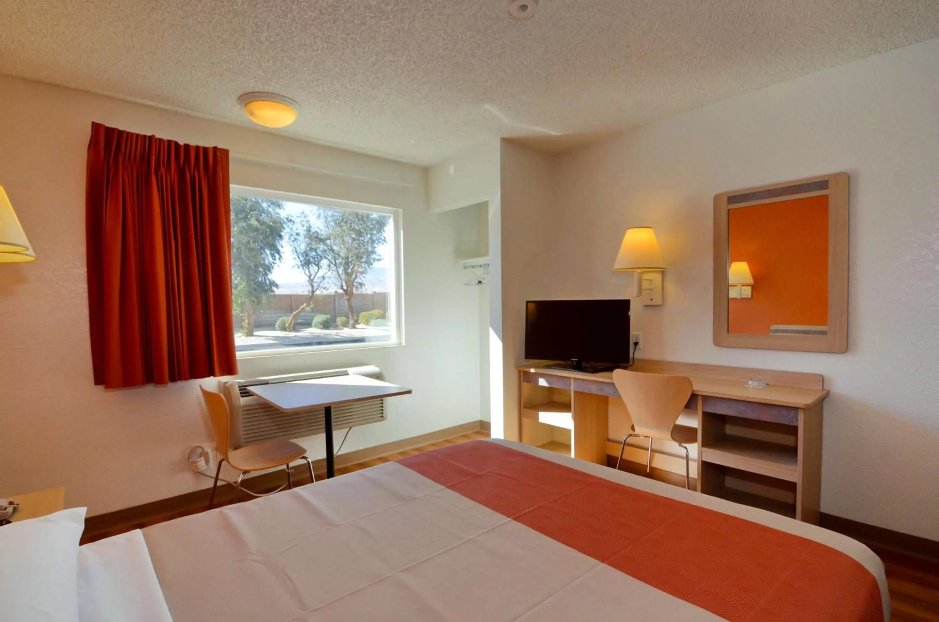 TV and multimedia, Bed in Motel 6-North Palm Springs, CA - North