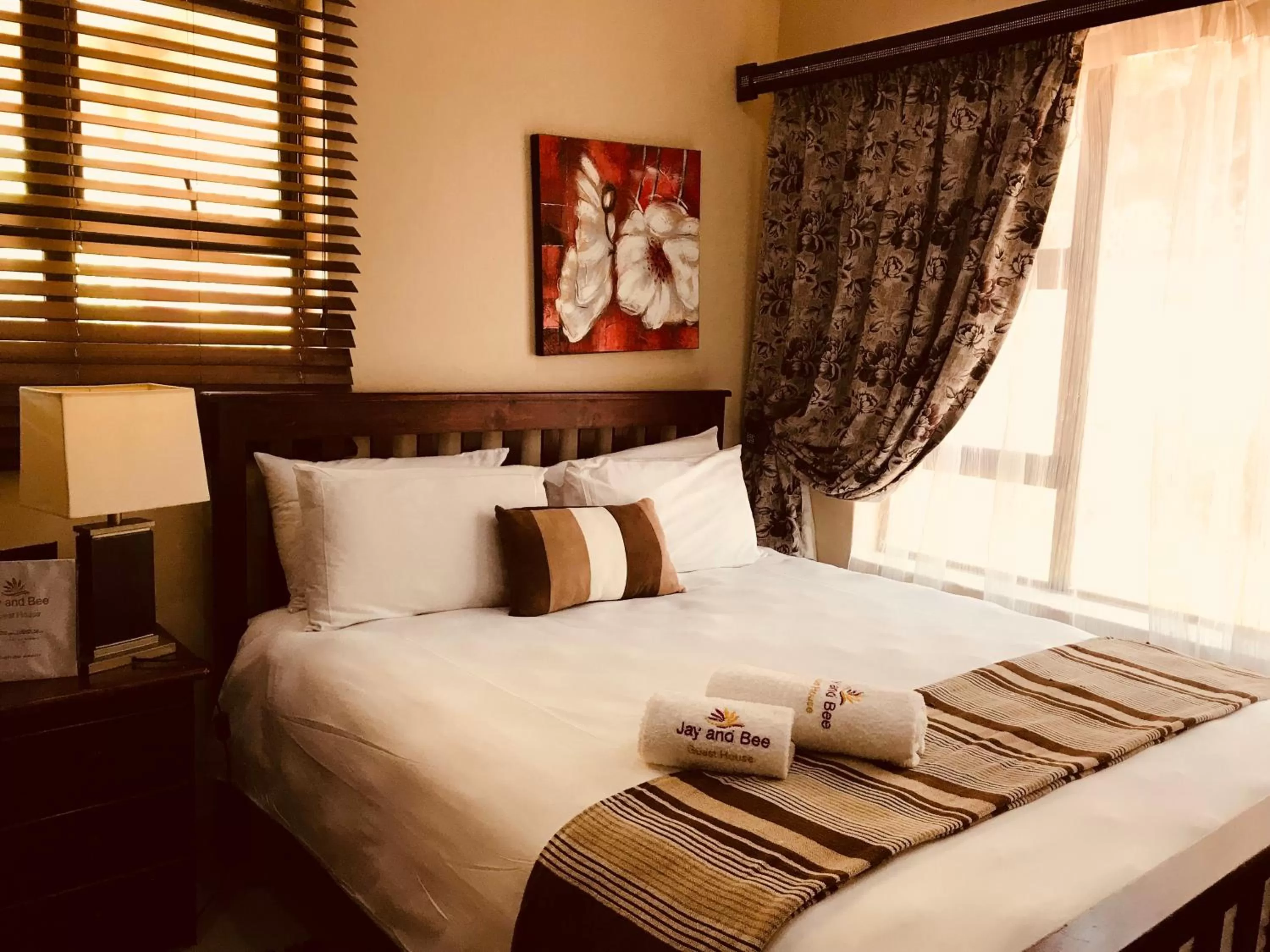 Bed in Jay and Bee Guesthouse