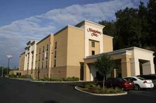 Facade/entrance in Hampton Inn Cambridge