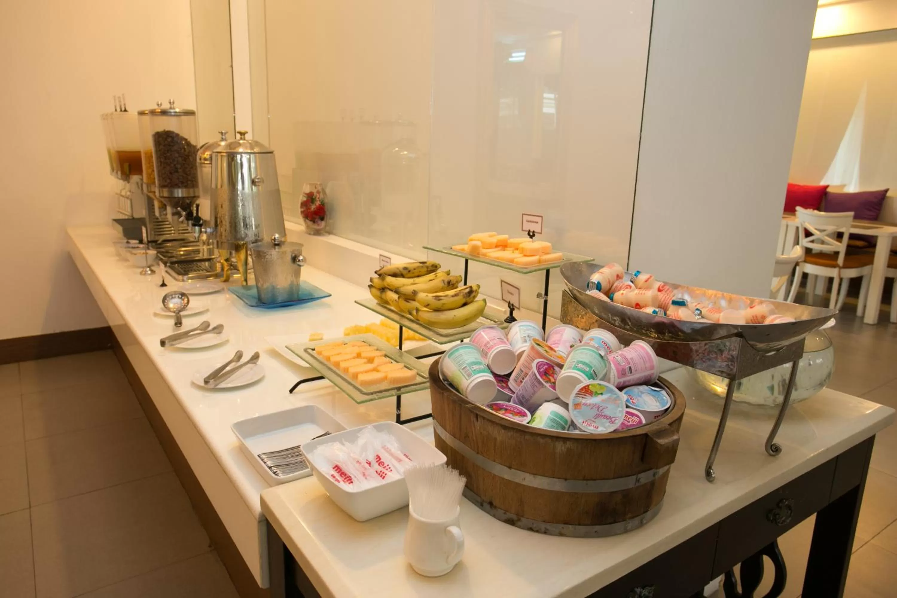 Restaurant/places to eat in Hope Land Hotel 46/1