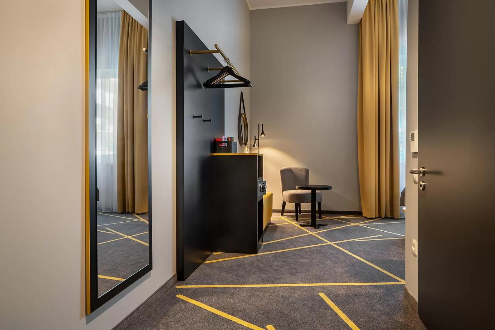 wardrobe in Holiday Inn - the niu, Fury Aschheim Messe by IHG