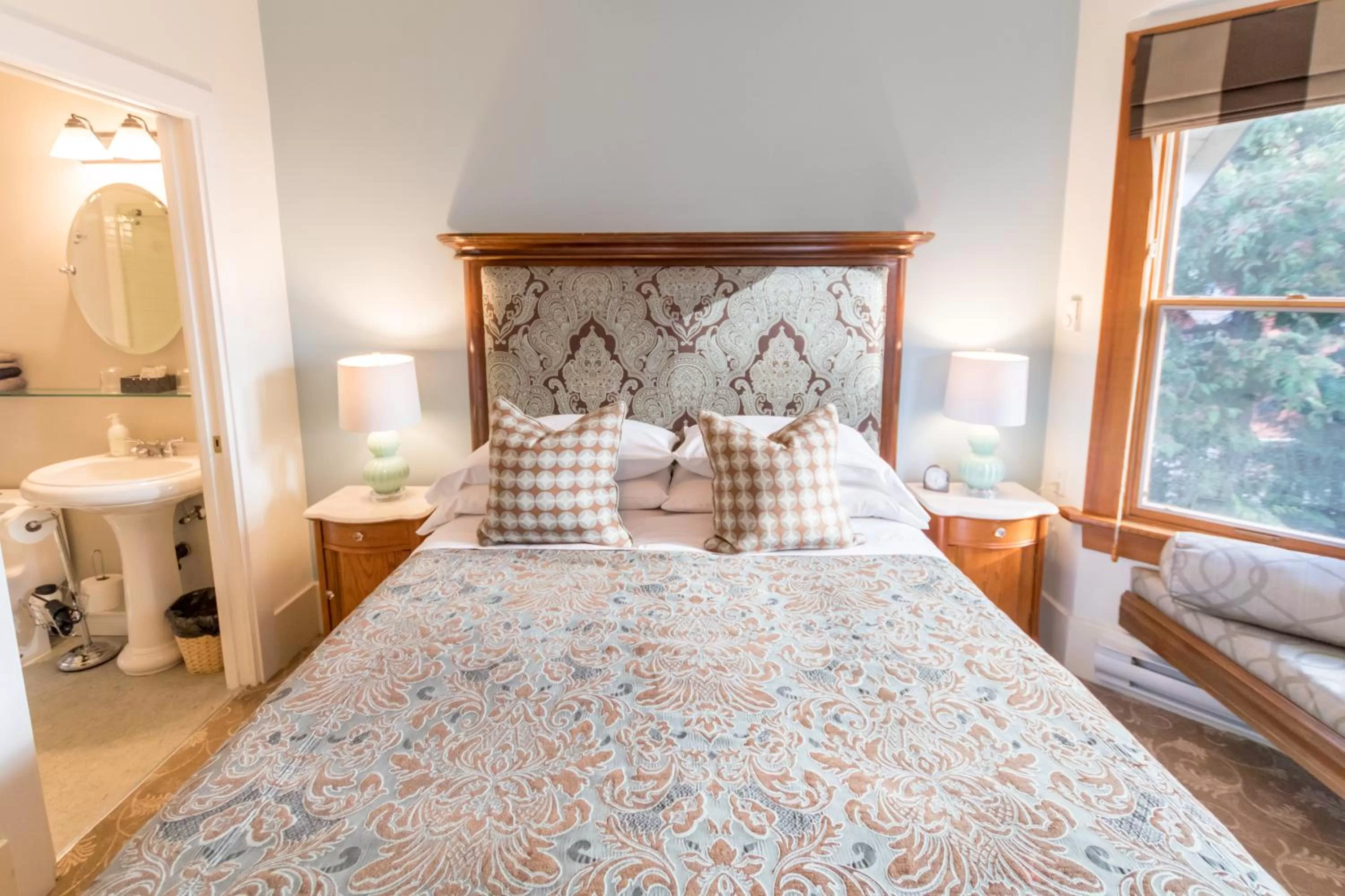 Photo of the whole room, Bed in West End Guest House