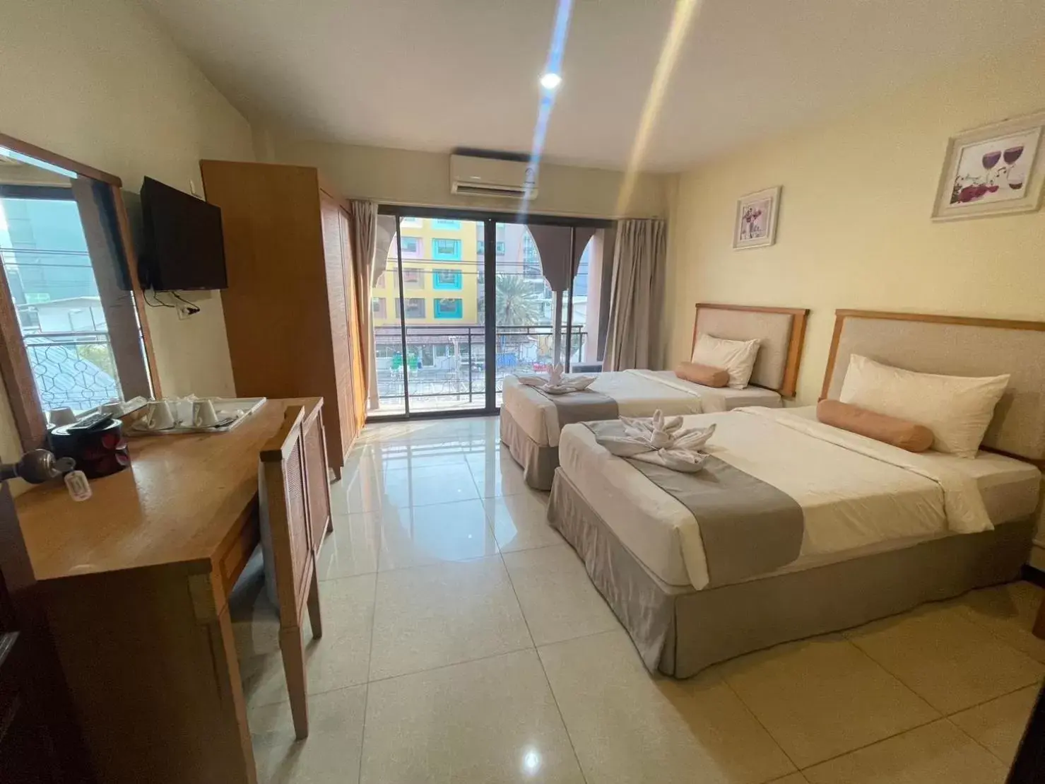 Deluxe Double or Twin Room with Balcony in Babylon Residence Inn pattaya Deluxe Double or Twin Room with Balcony in Babylon Residence Inn pattaya