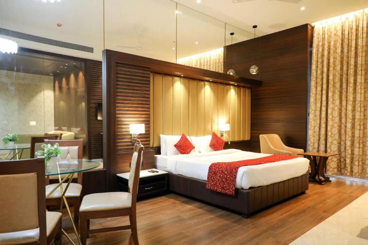 Living room, Bed in Hotel Gurudev Grand