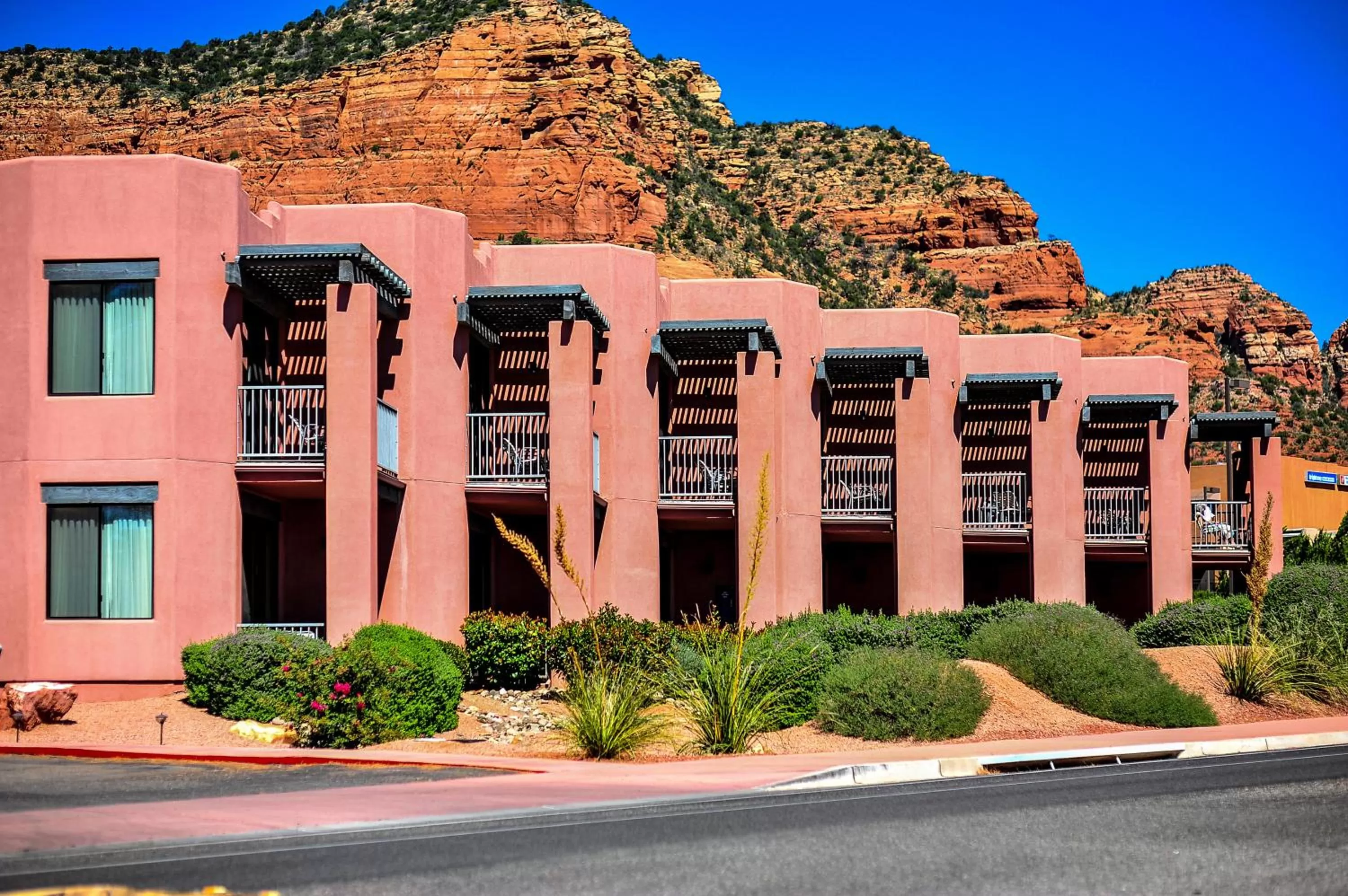 Property building in Bell Rock Inn