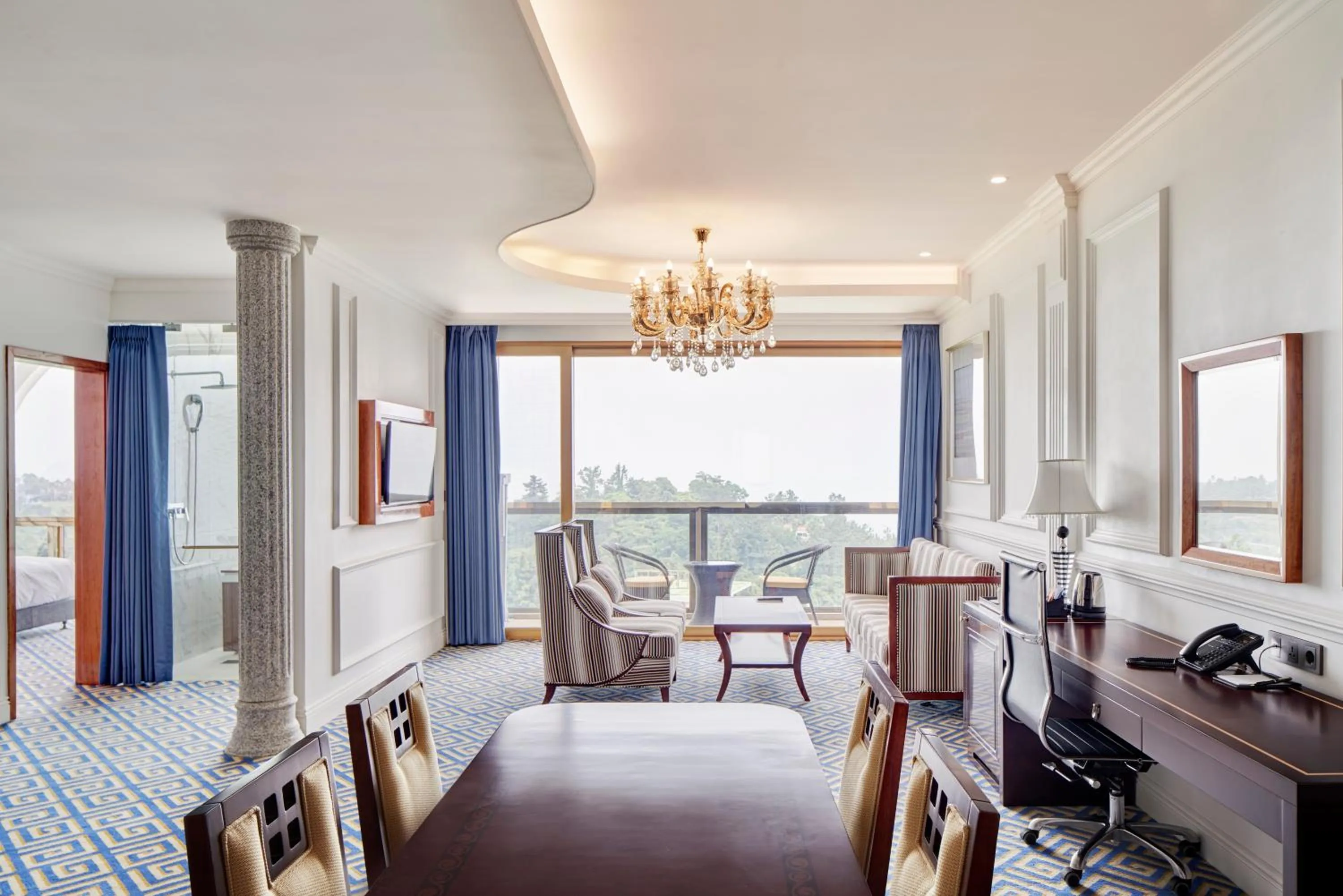 TV and multimedia in GoldOne Hotel & Suites