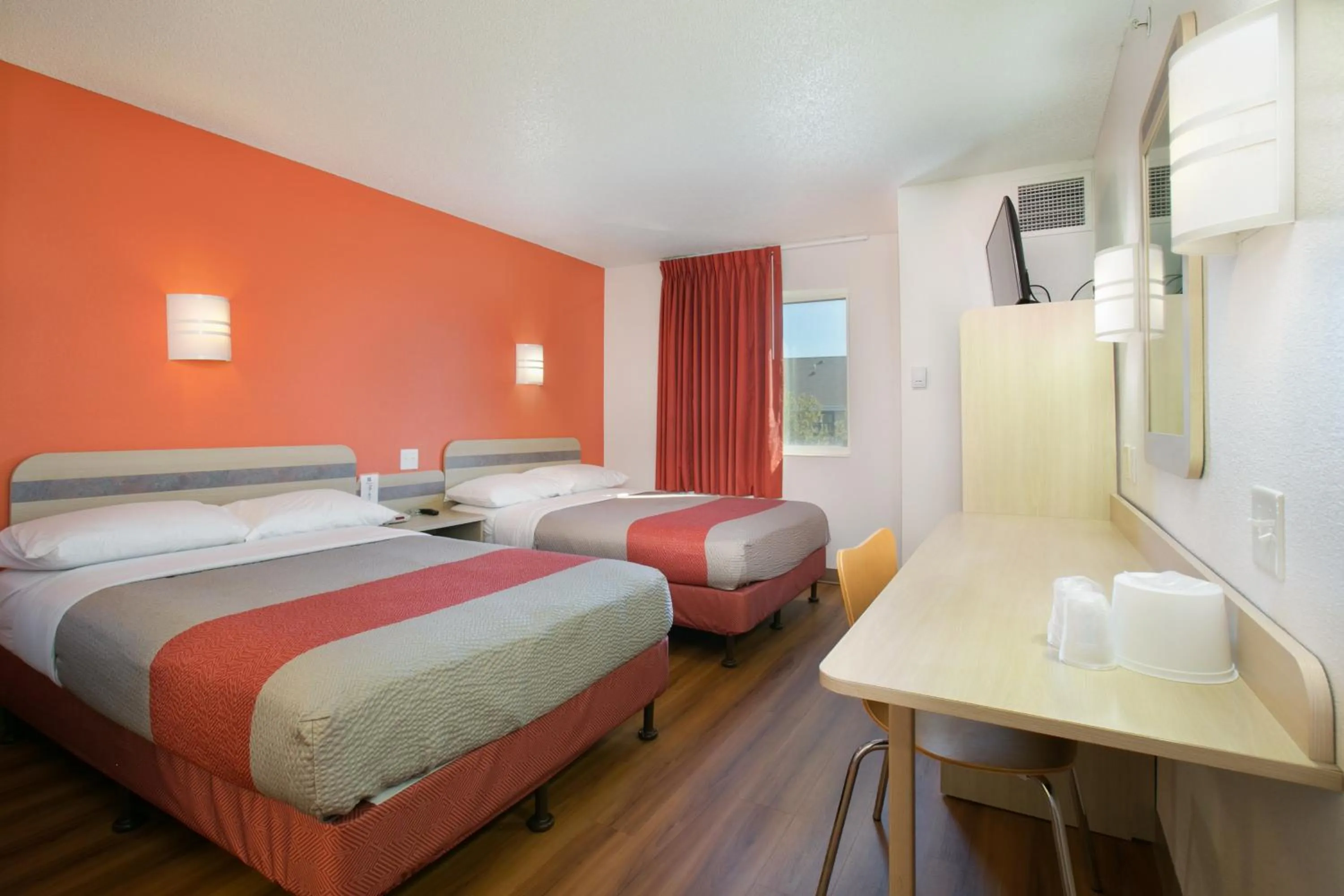 Bedroom, Bed in Motel 6-Brooklyn Center, MN - Minneapolis