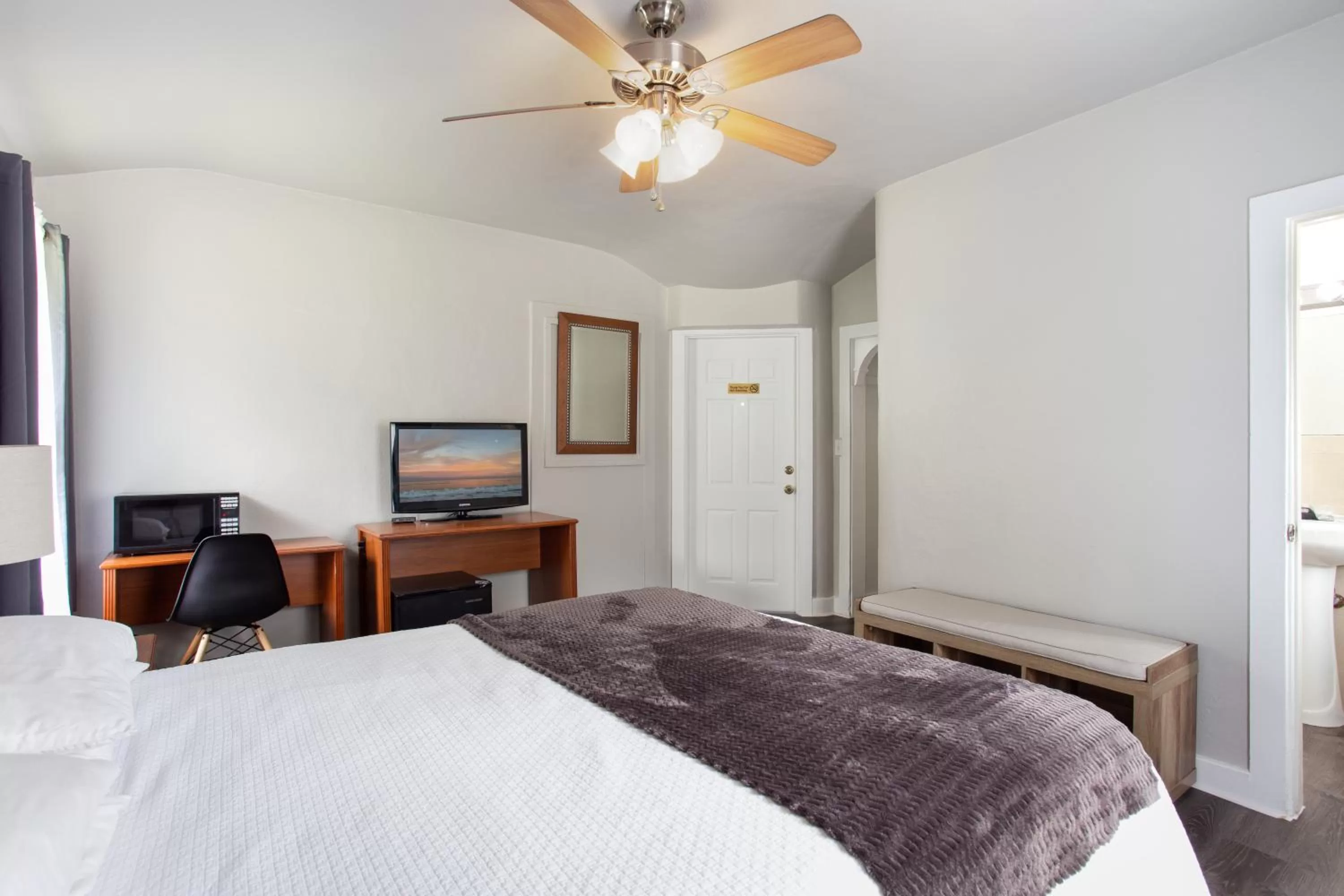 Other, Bed in Travel Inn of Titusville