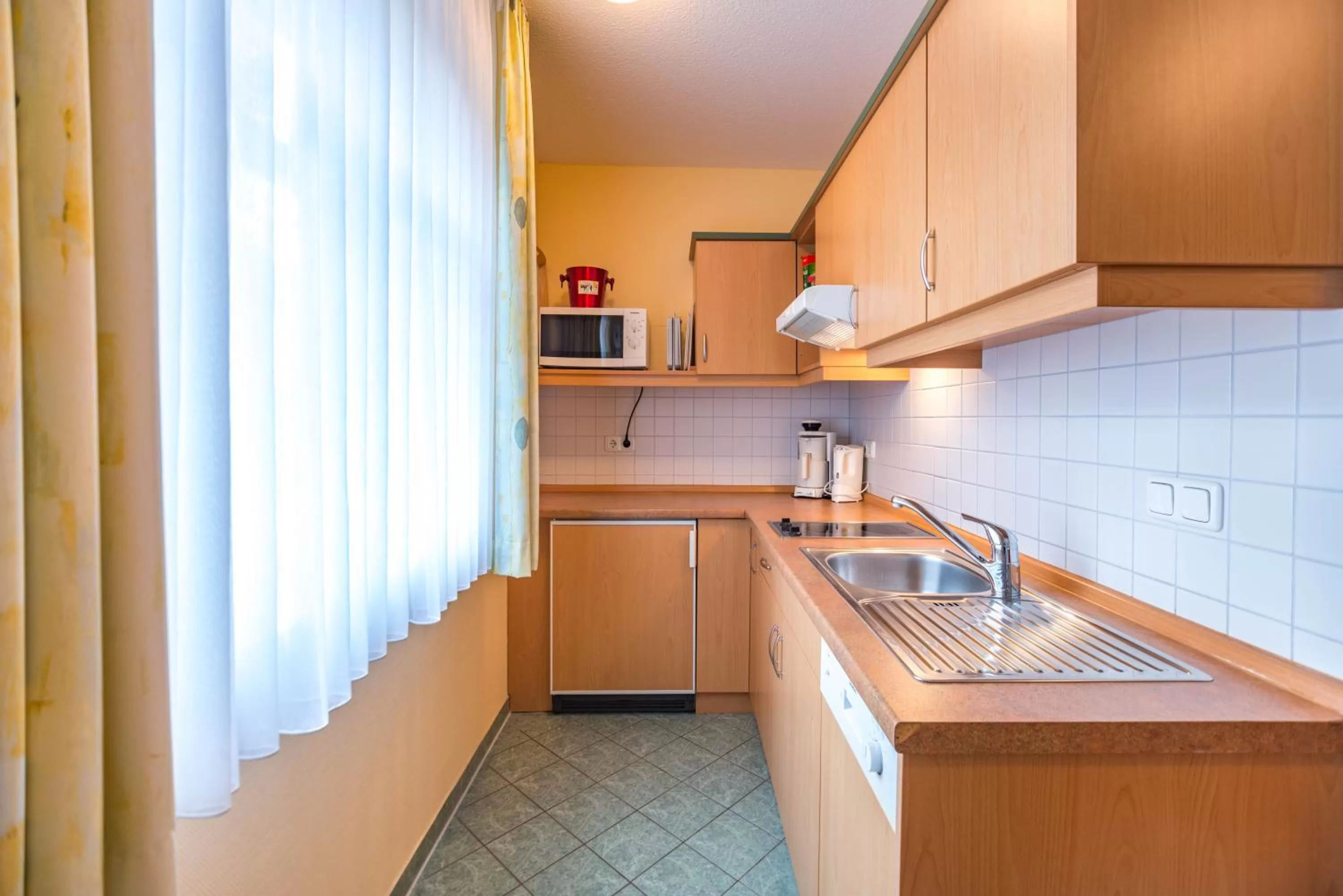 Photo of the whole room, Kitchen/Kitchenette in Am Weststrand Apartmenthaus Waldeck