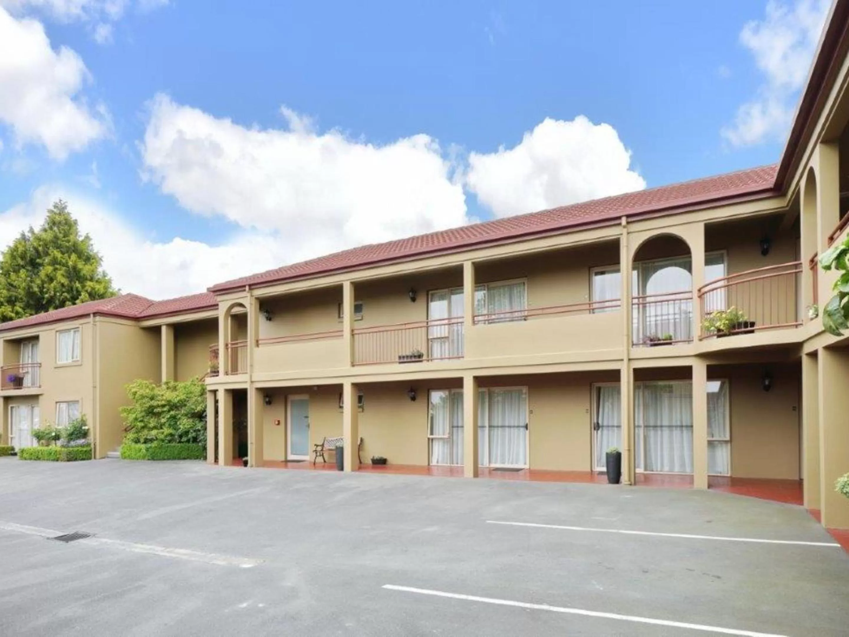 Property building in Roma On Riccarton Motel