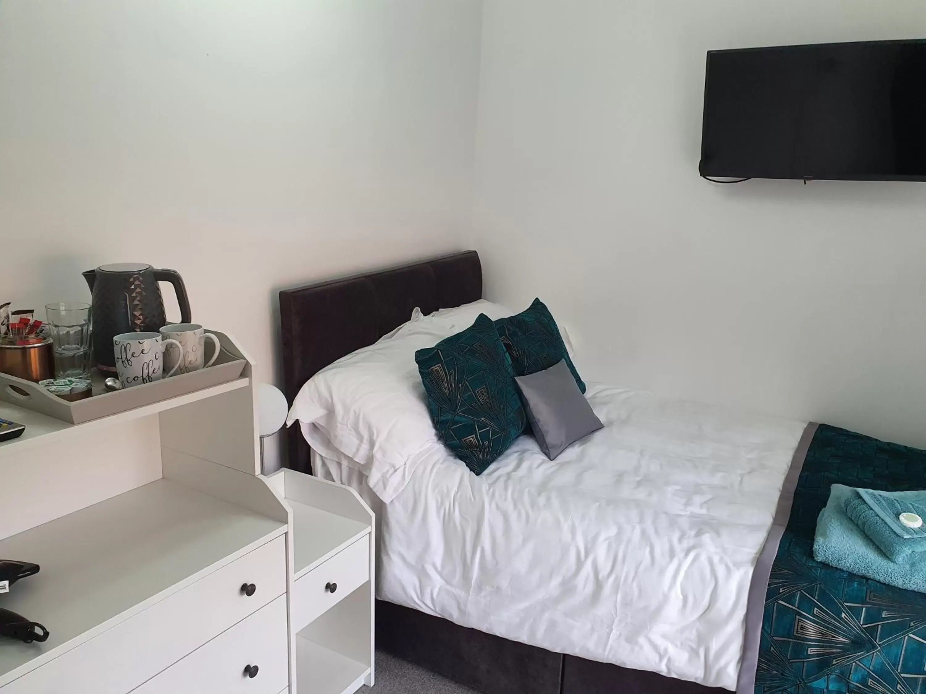 Single Room with Private Bathroom - single occupancy in The Wheatsheaf Inn Single Room with Private Bathroom - single occupancy in The Wheatsheaf Inn