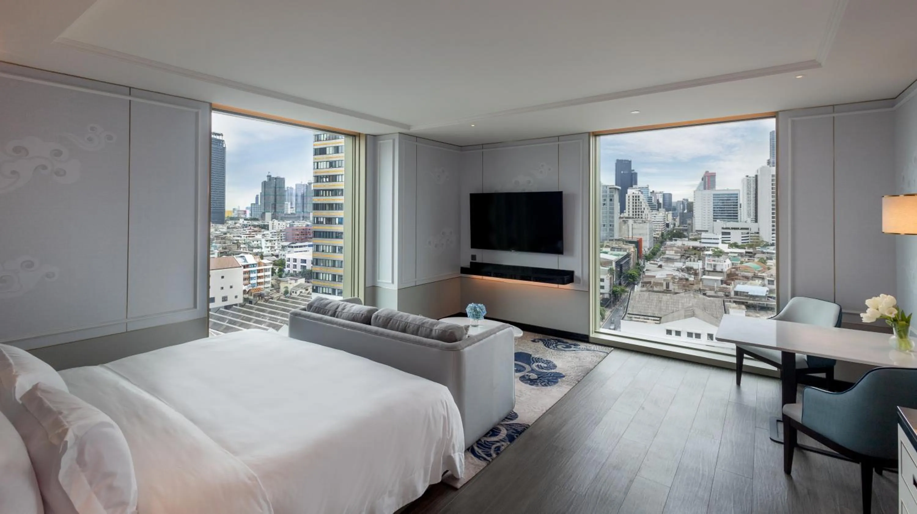 Bed in Grande Centre Point Surawong Bangkok