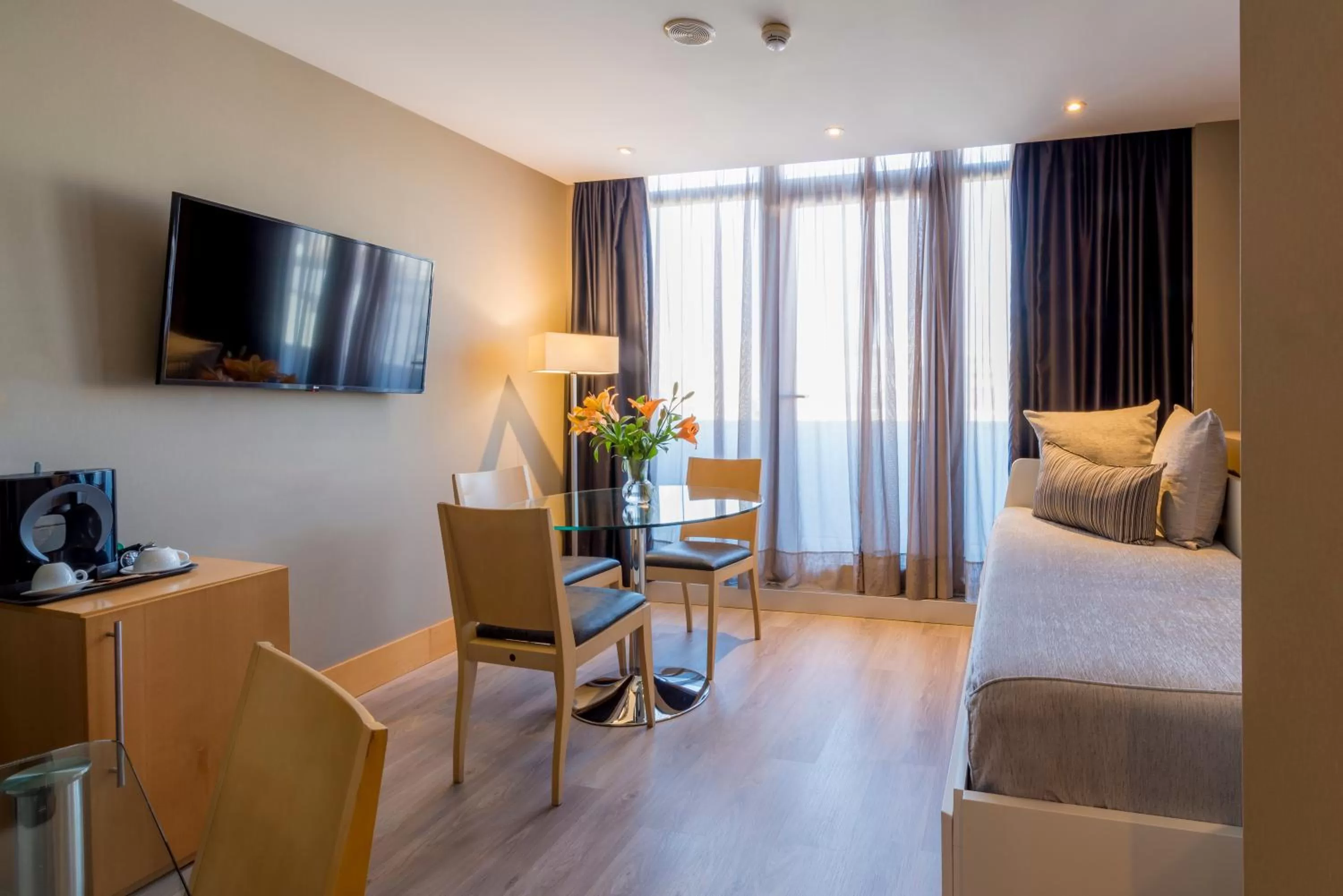 Bedroom, Bed in Hotel Plaza