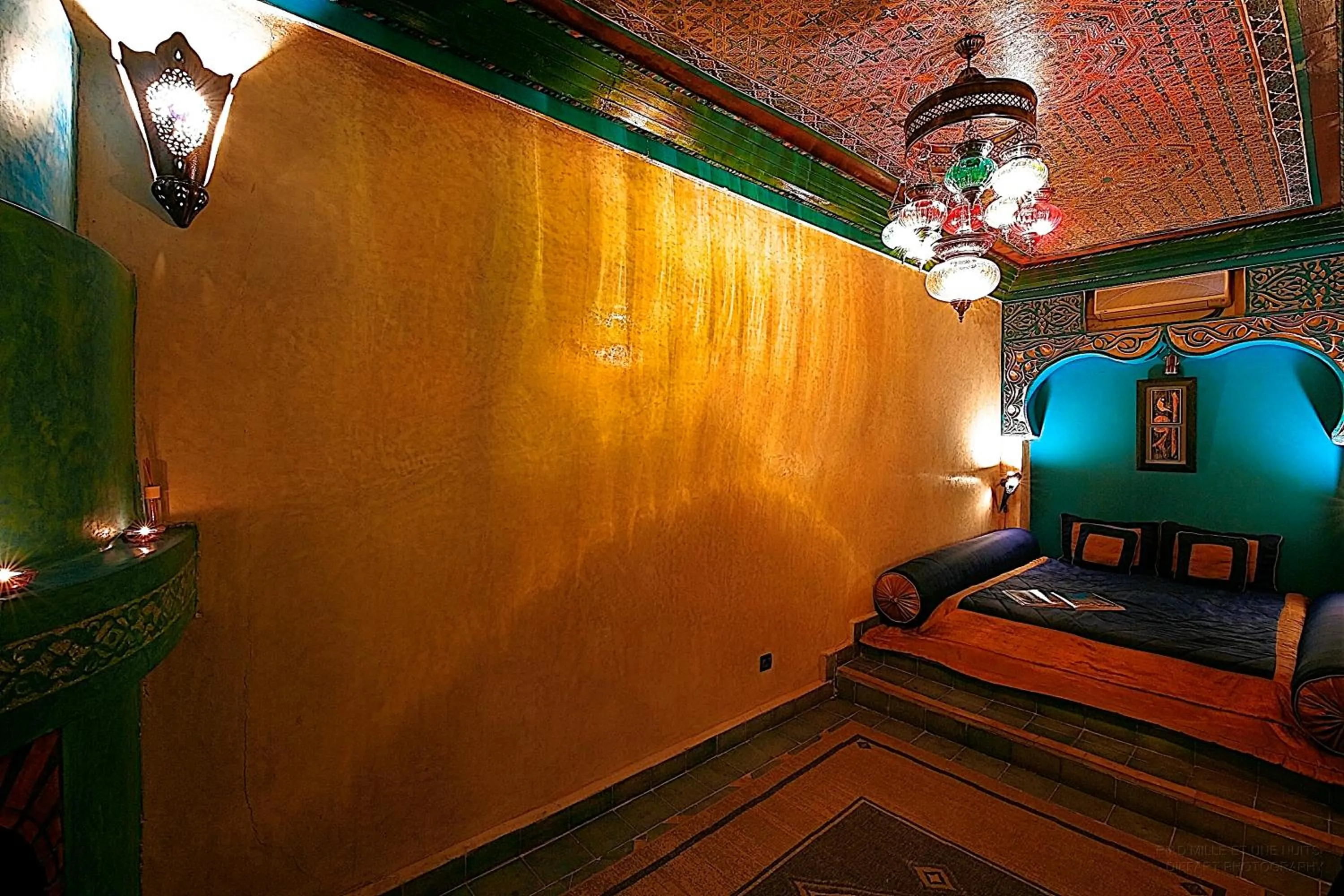 Photo of the whole room, Bed in Riad Mille Et Une Nuits