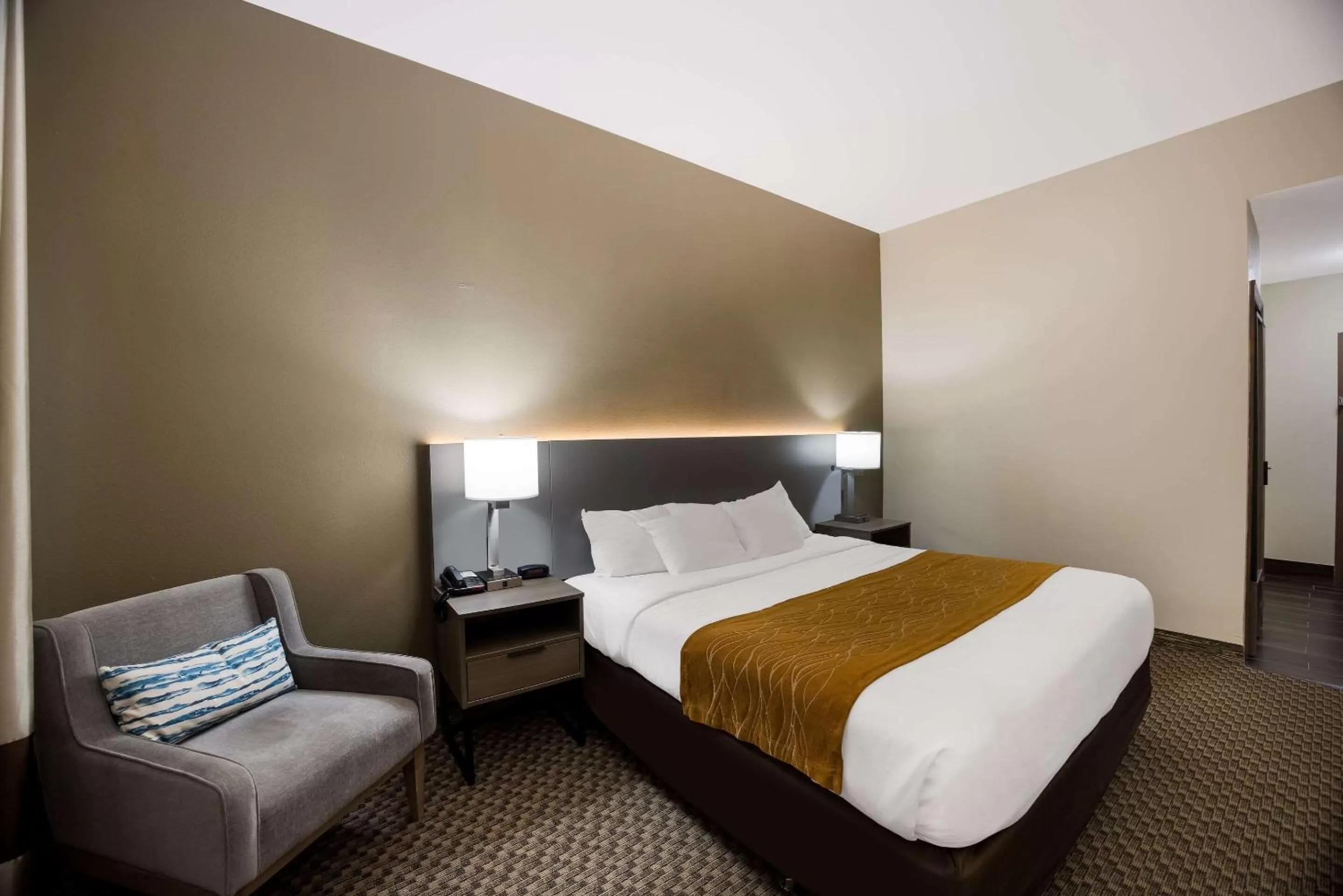 Bedroom, Bed in Comfort Inn & Suites Midway - Tallahassee West