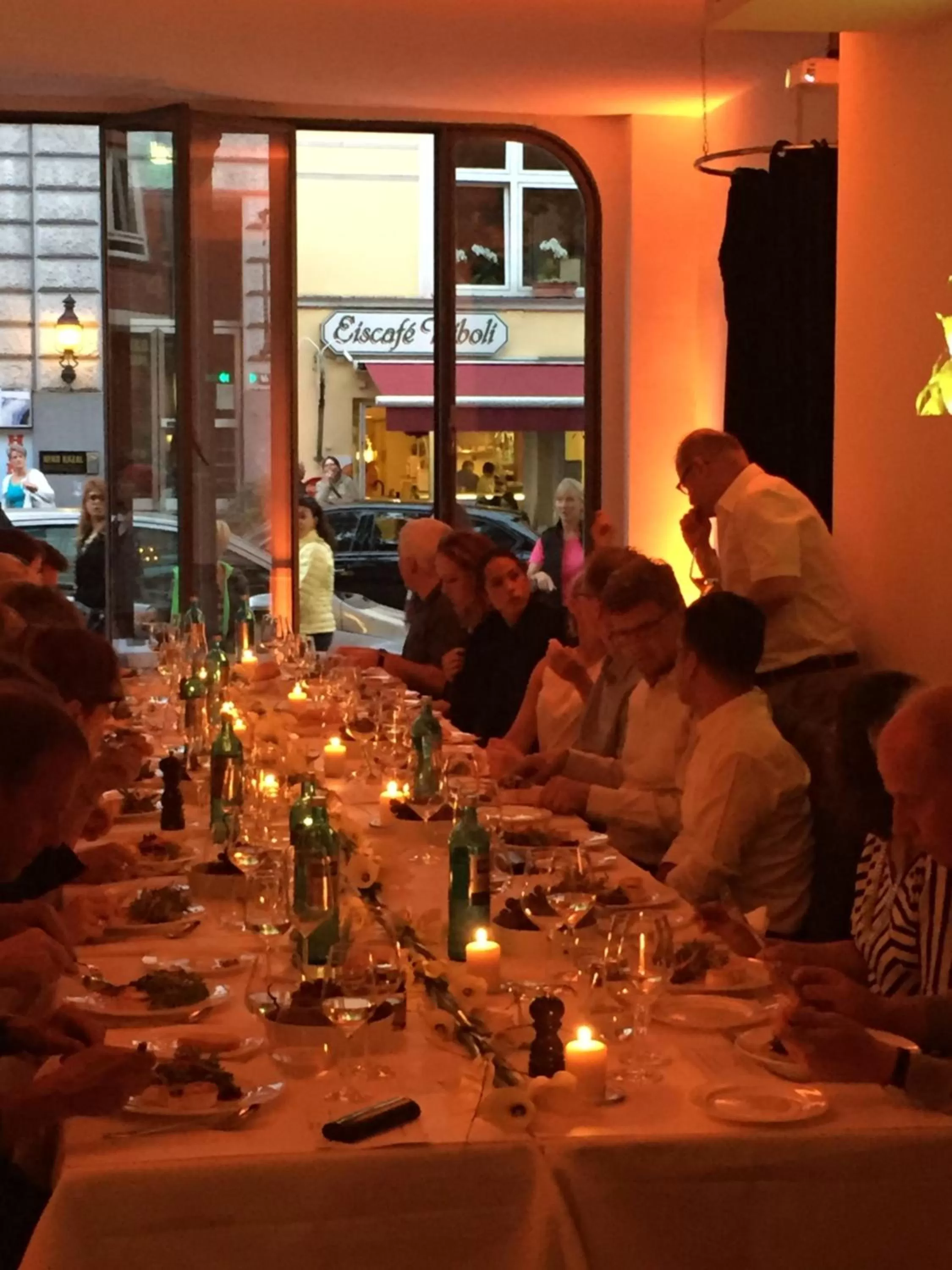 Restaurant/places to eat in Central Hotel bel étage