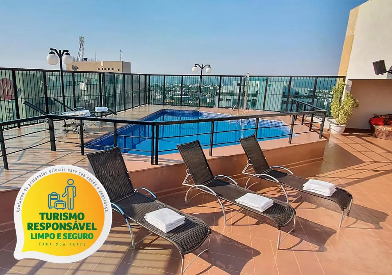 Swimming pool in Lets Idea Brasília Hotel