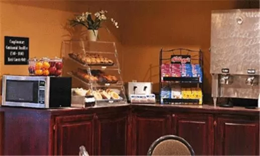 Food in Trade Winds Central Inn