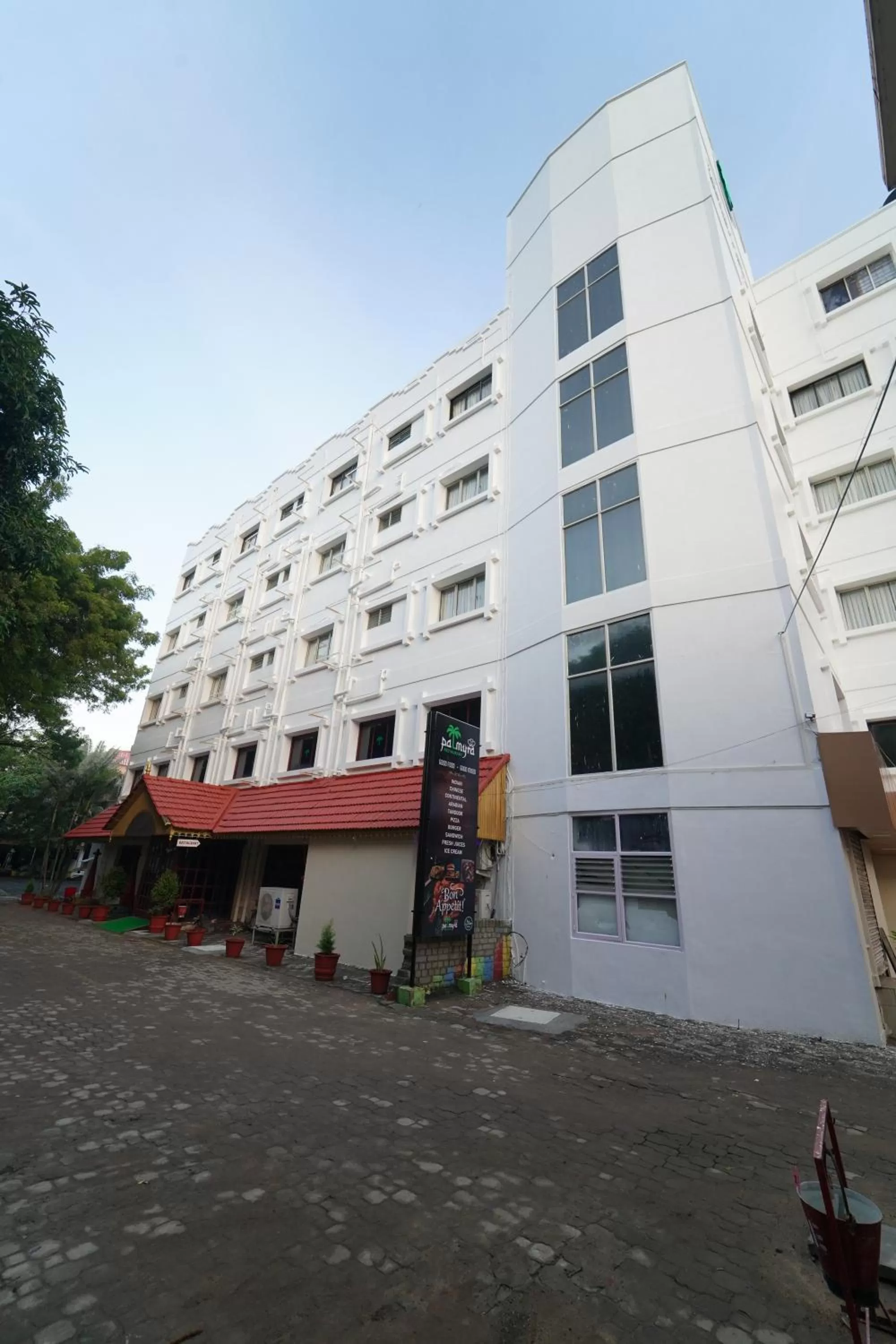 Property building in Hotel Palmyra Grand Inn