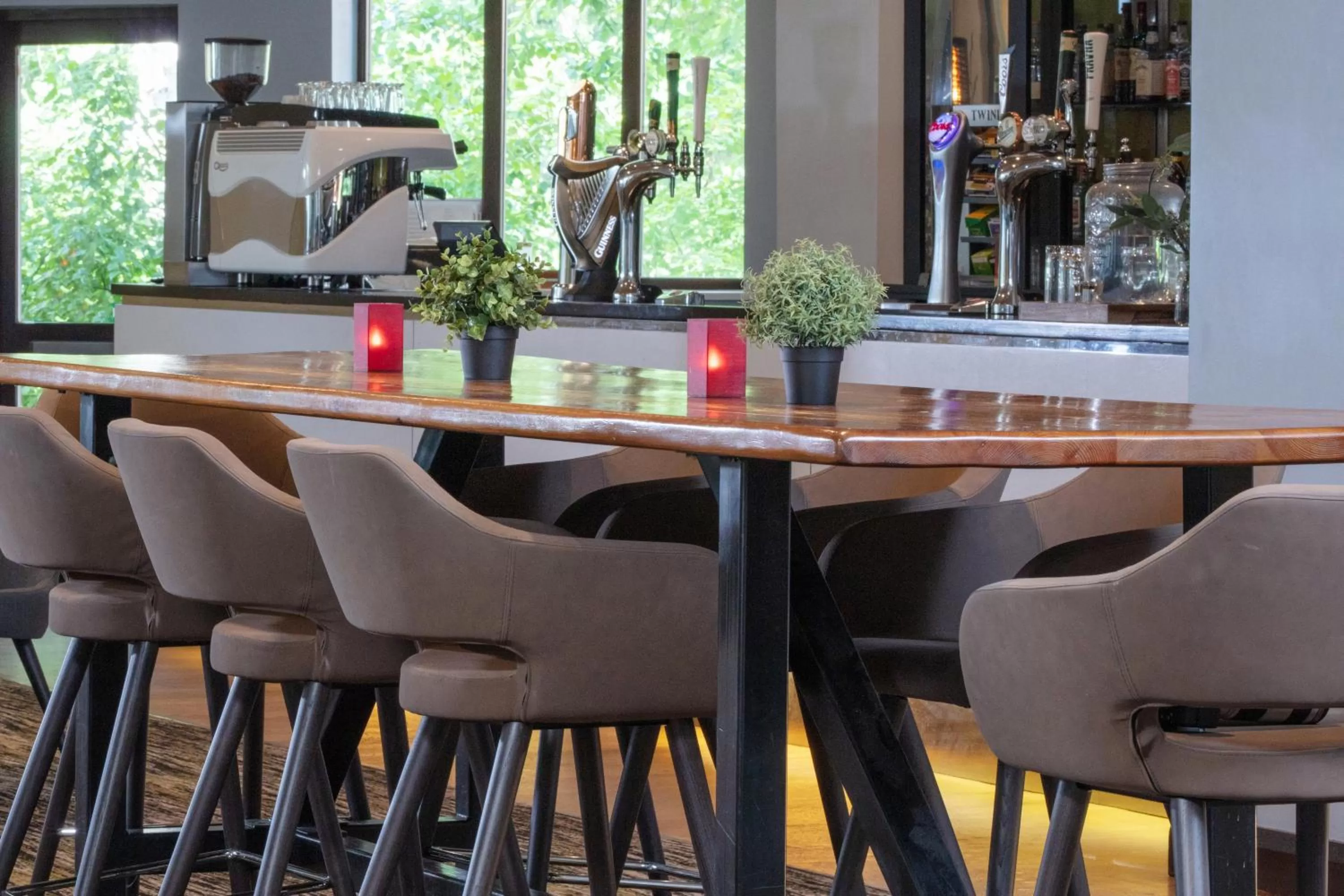 Lounge or bar in Stratford Manor Hotel