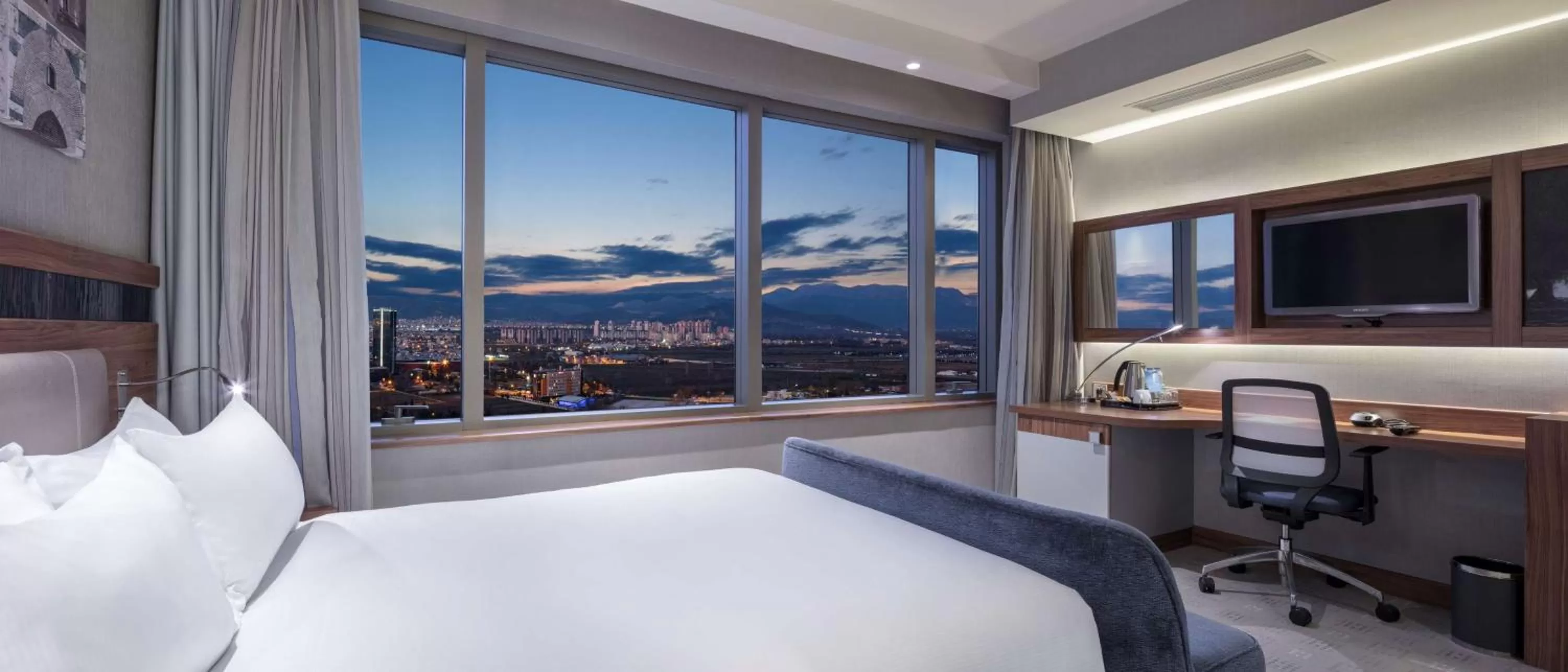 Bedroom, Bed in Hampton By Hilton Bursa