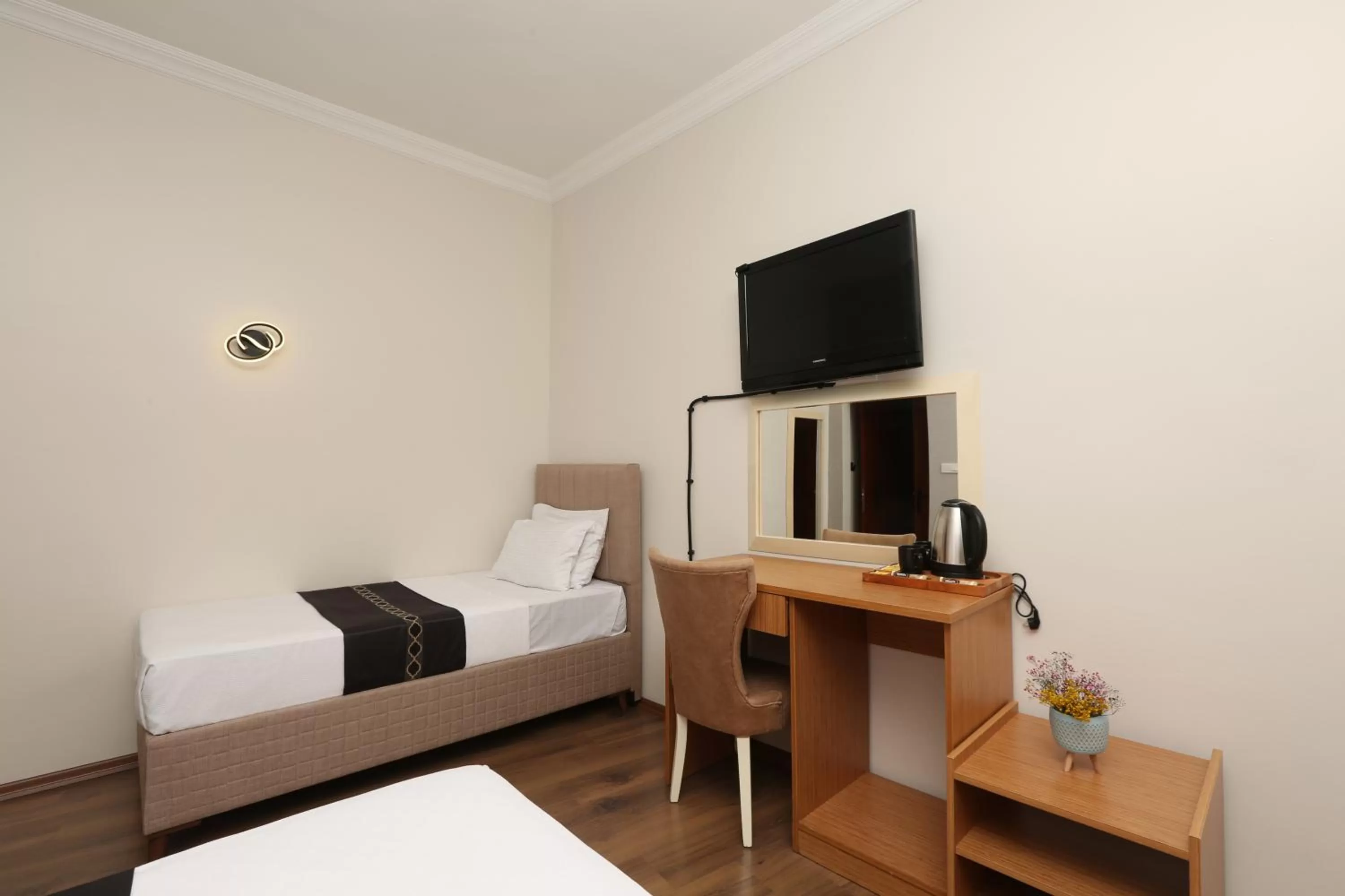 TV and multimedia, Bed in Perazre Hotel
