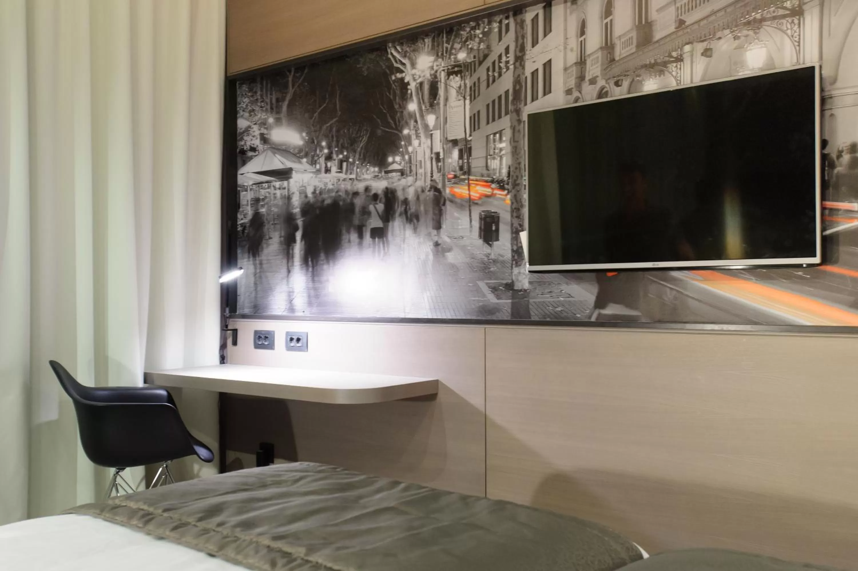 TV and multimedia, Bed in Negresco Princess 4* Sup