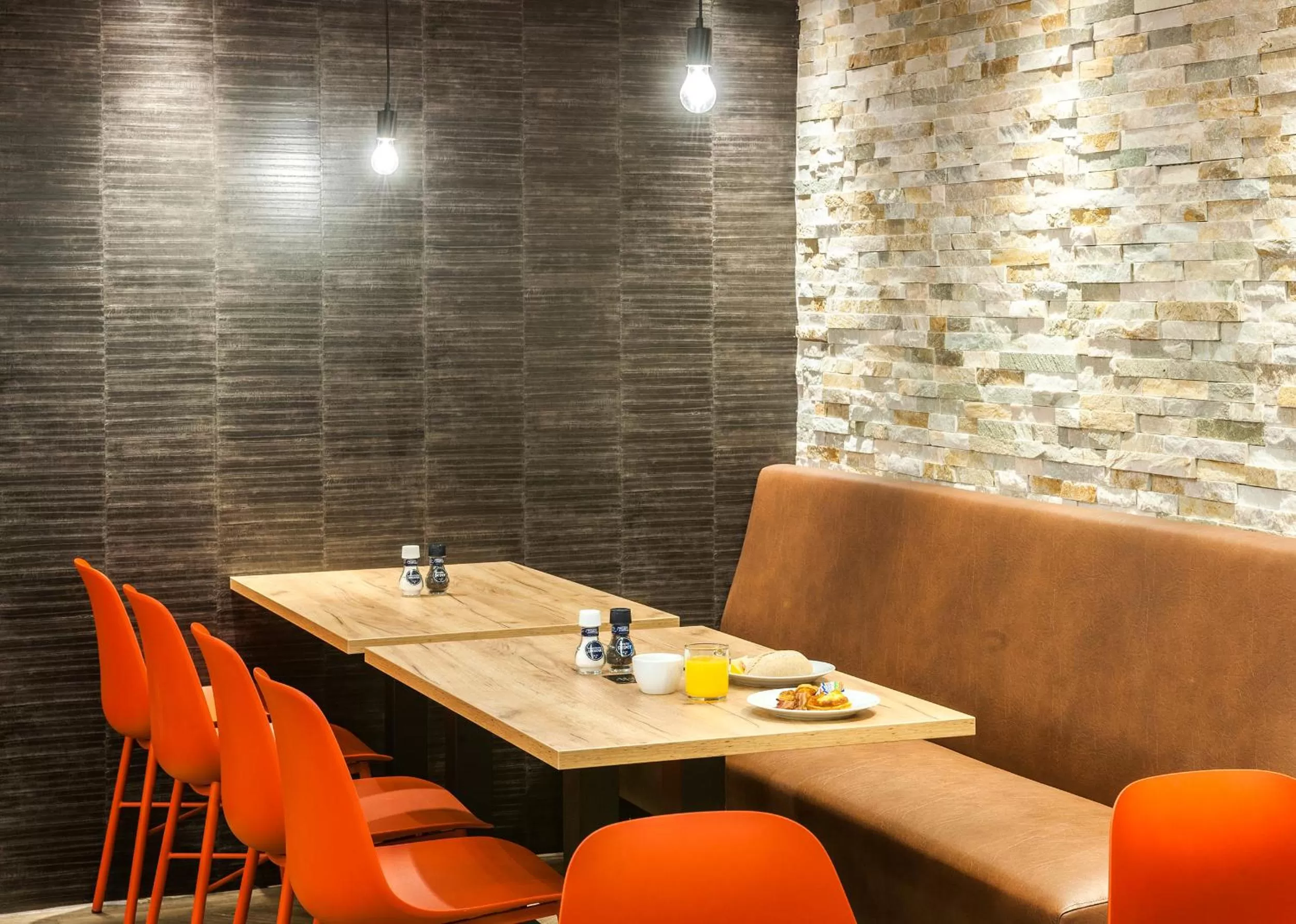 Restaurant/places to eat in The Alfred Hotel