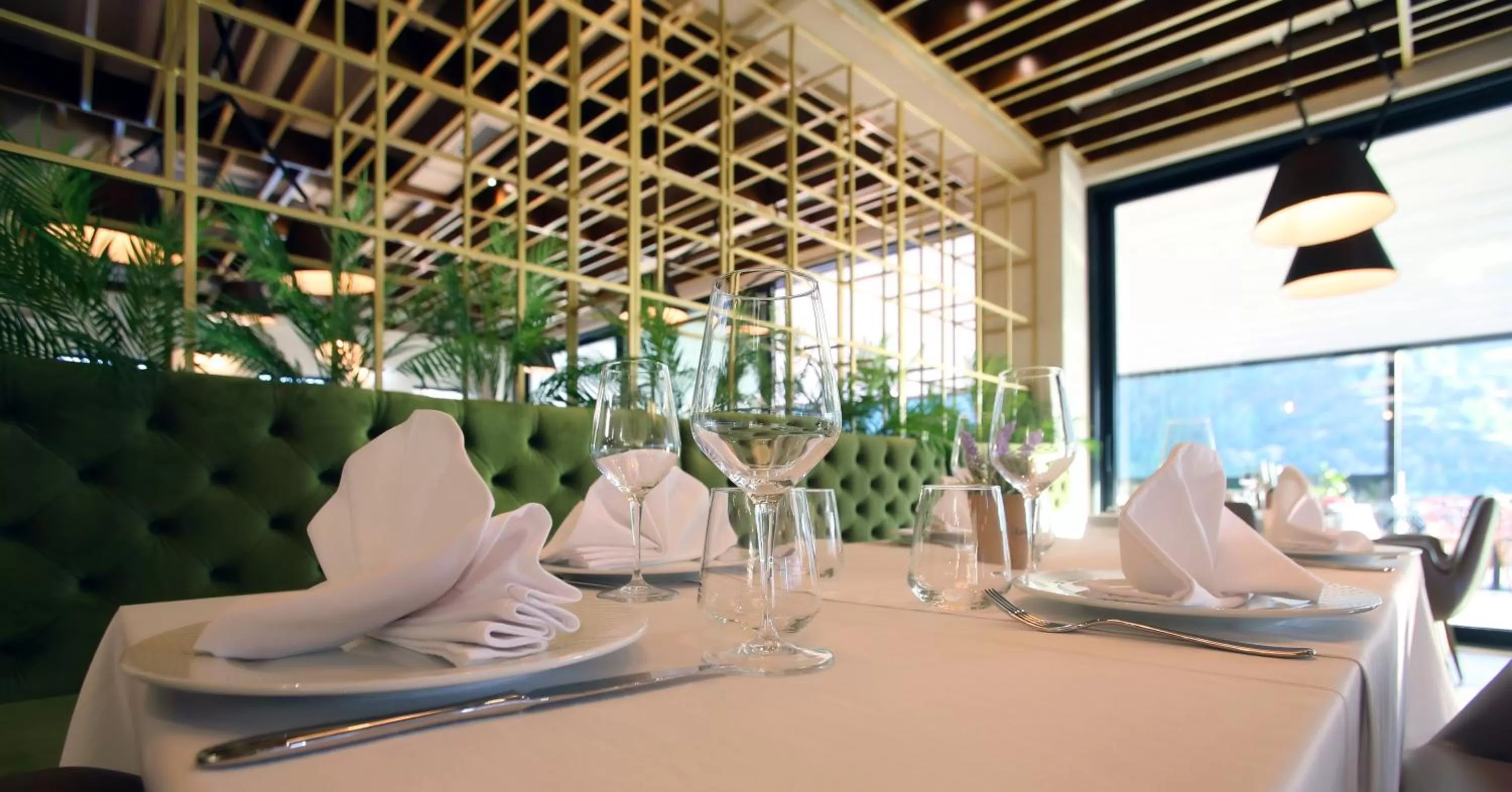 Restaurant/places to eat in Portik Hotel