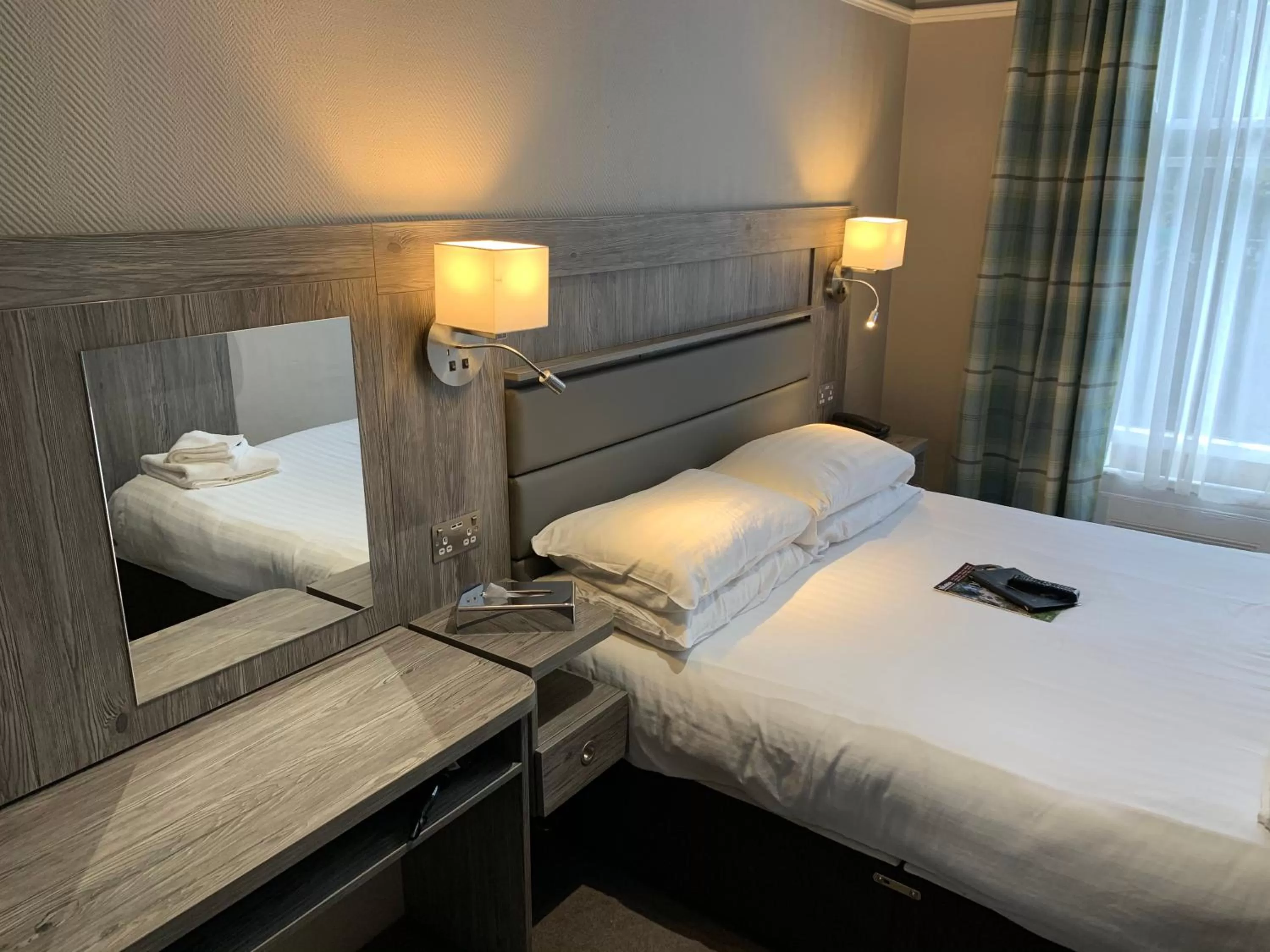 Bed in Hedley House Hotel & Apartments