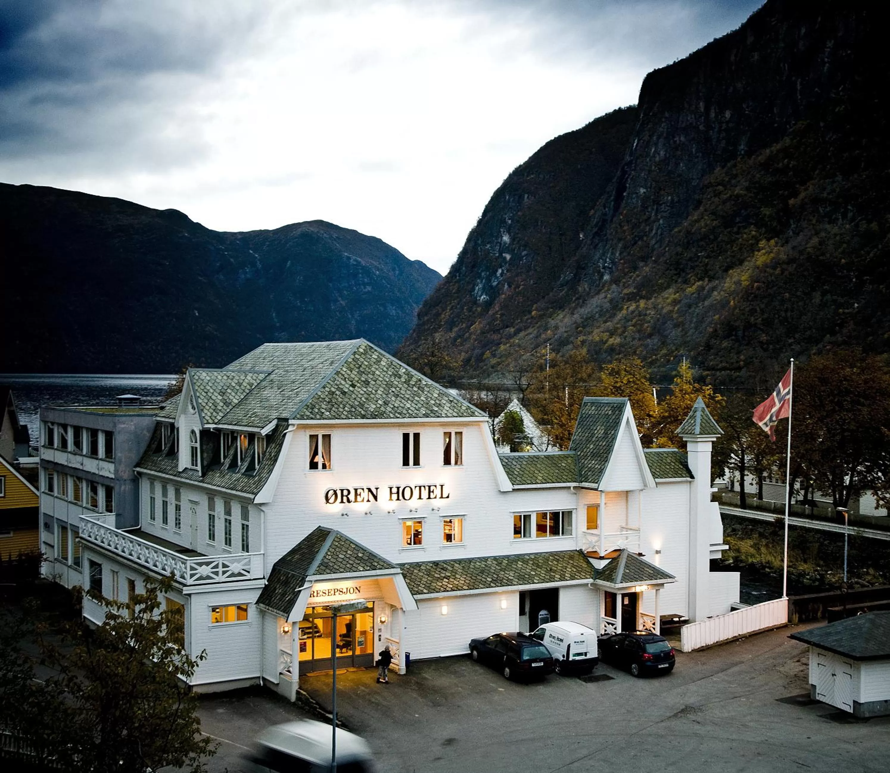 Facade/entrance in Øren Hotel