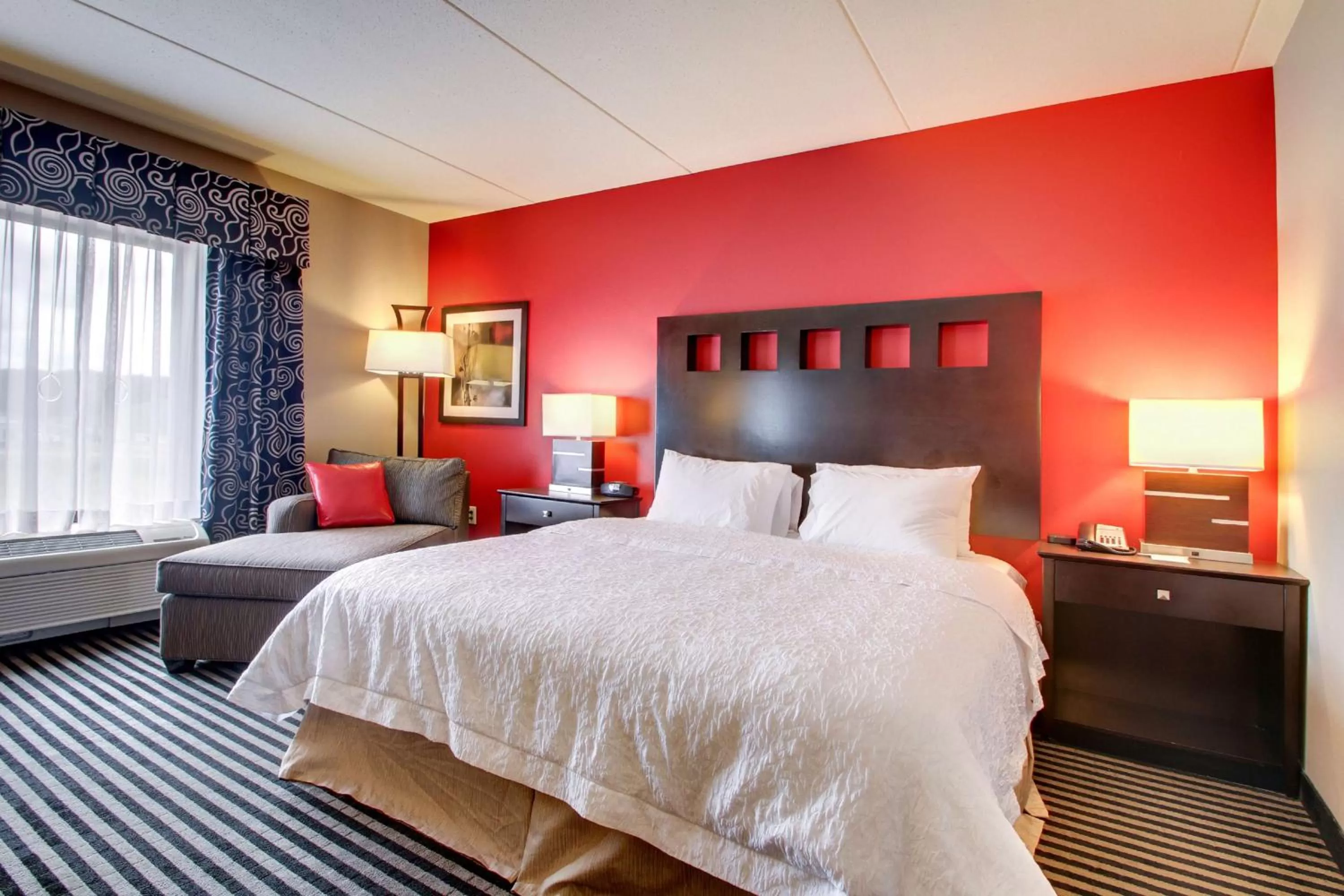 Bed in Hampton Inn Birmingham/Leeds