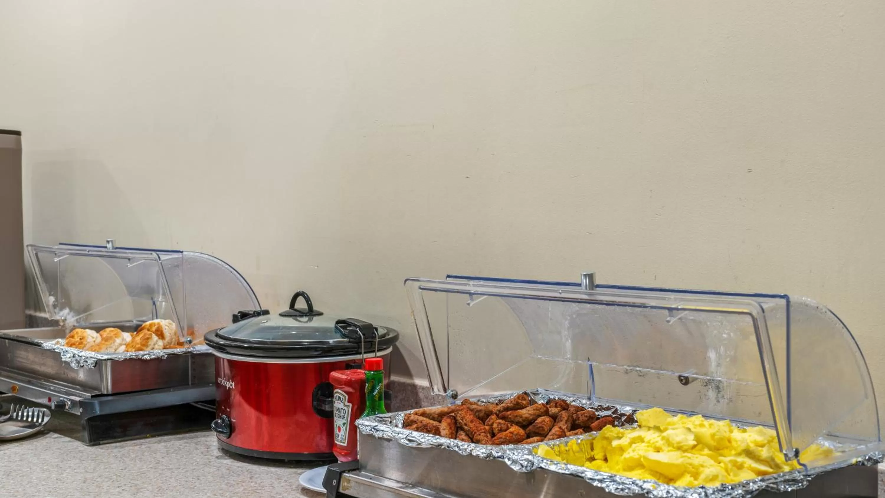 Breakfast in Clarion Hotel & Suites Fairbanks near Ft Wainwright