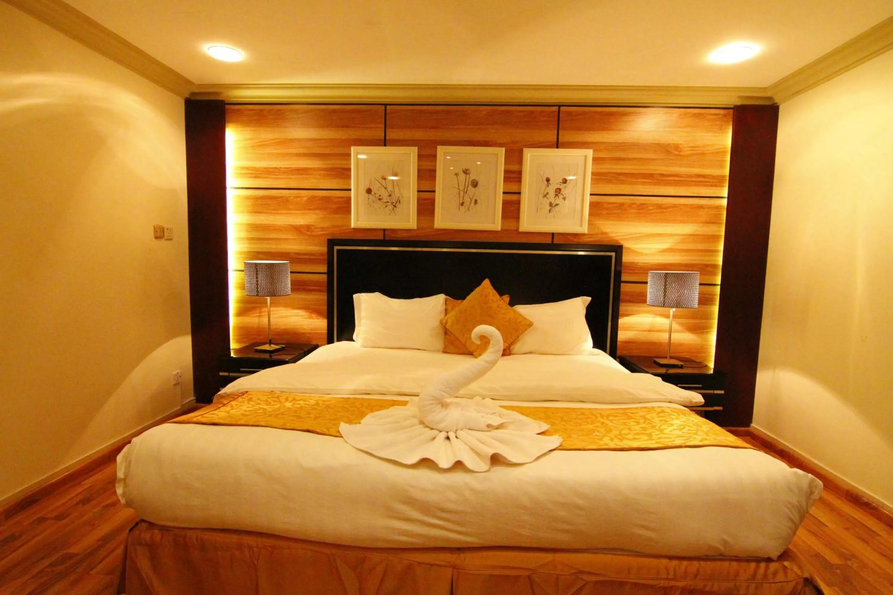 Decorative detail, Bed in فيجن للشقق المخدومة ــ اقتصادي