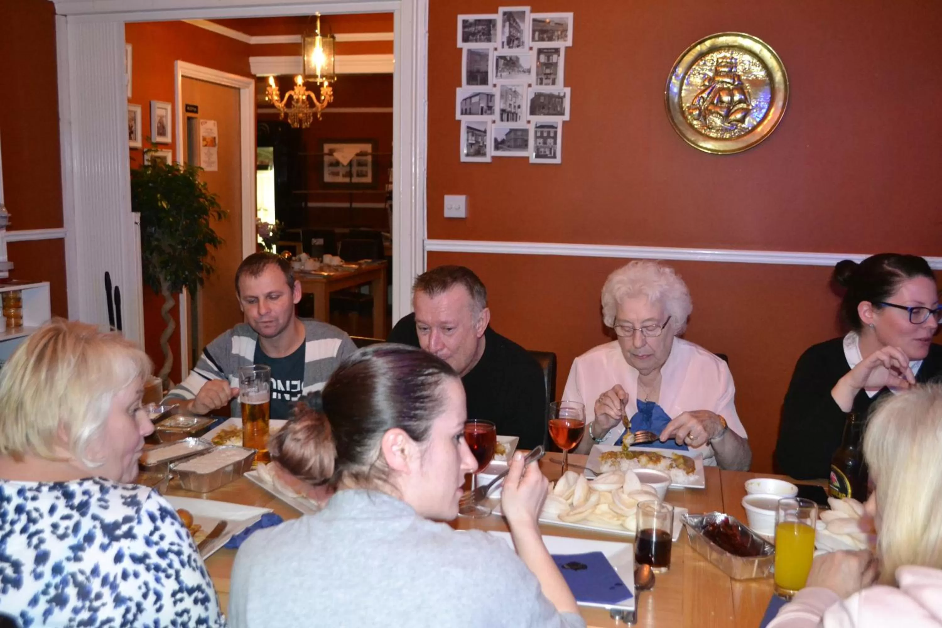 Restaurant/places to eat in Waterfront Hotel