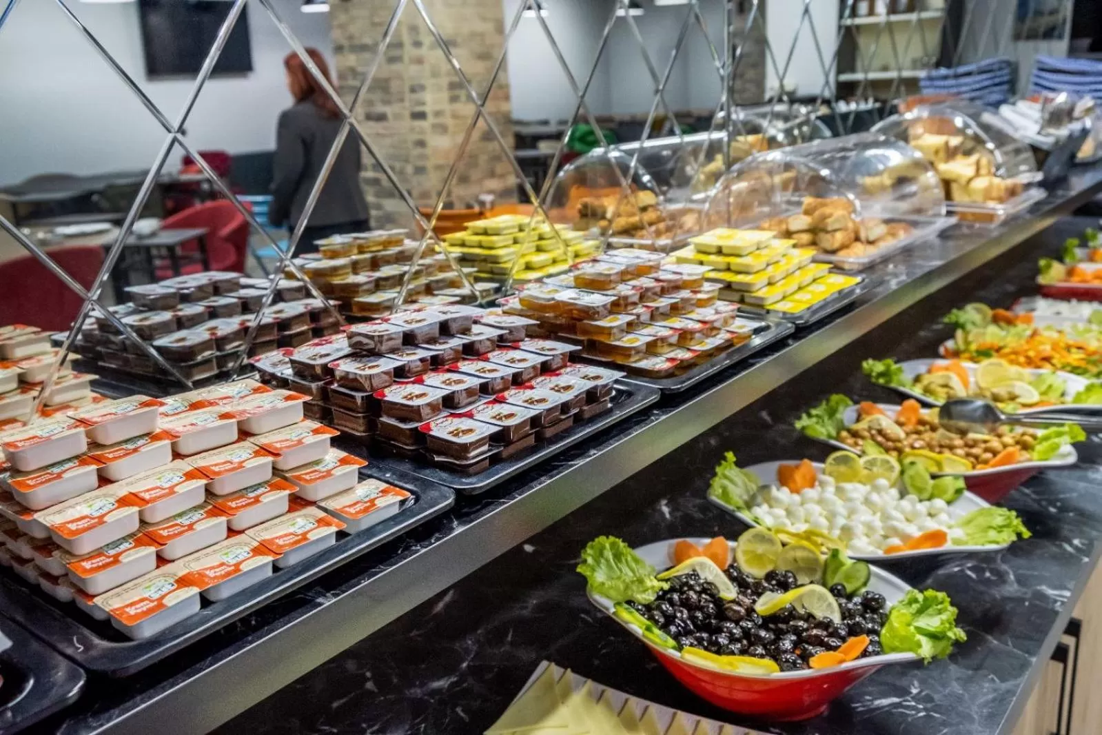 Buffet breakfast in The Queen Hotel